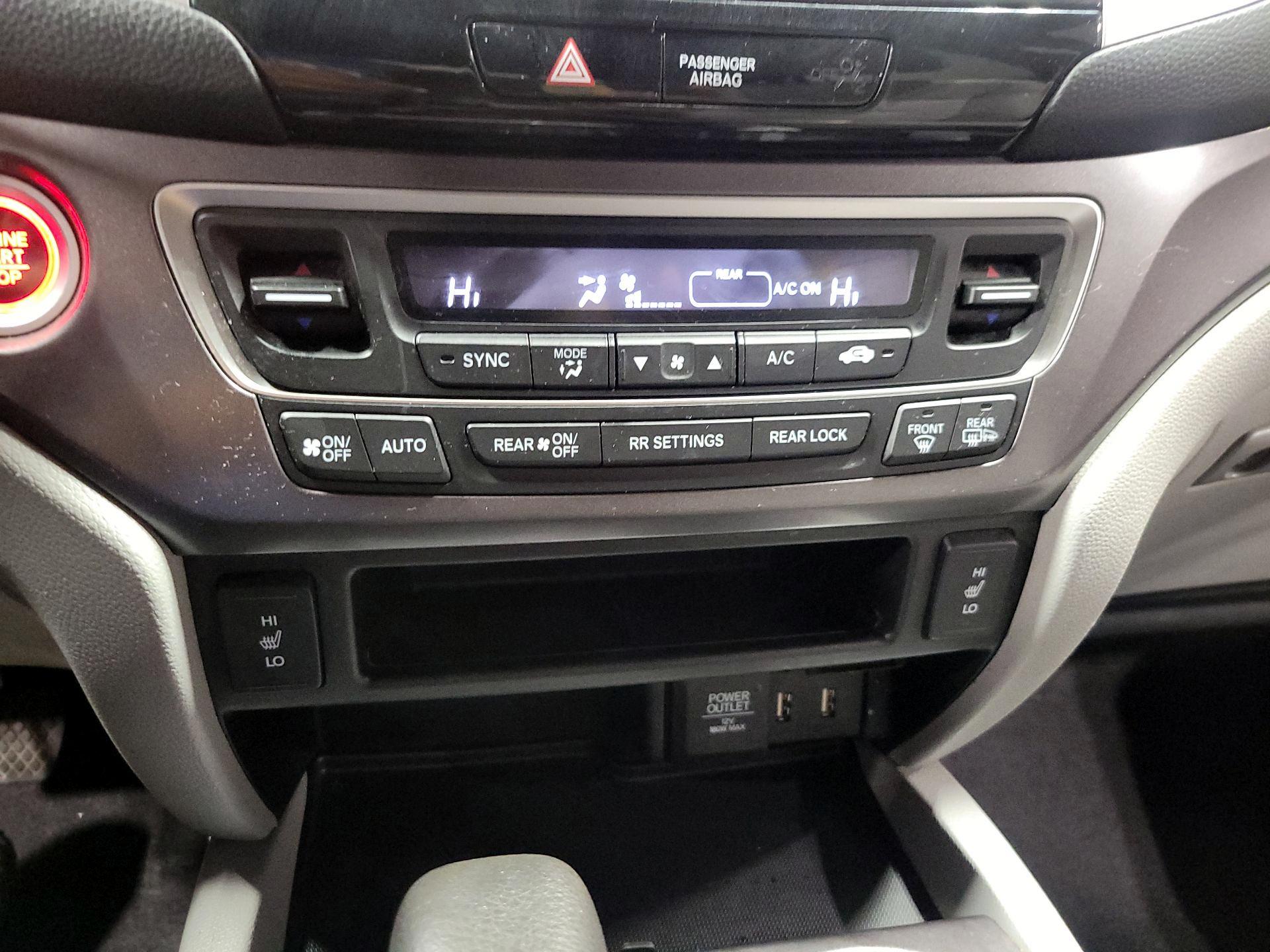 Thumbnail: 2016 Honda Pilot - 16
