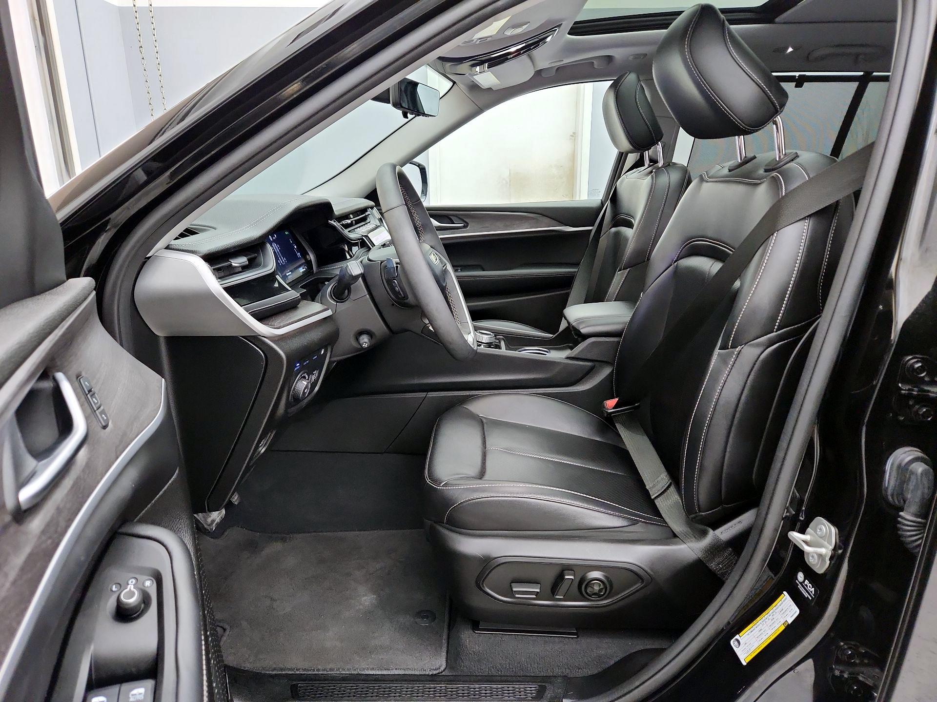 Thumbnail: 2023 Jeep Grand Cherokee - 12
