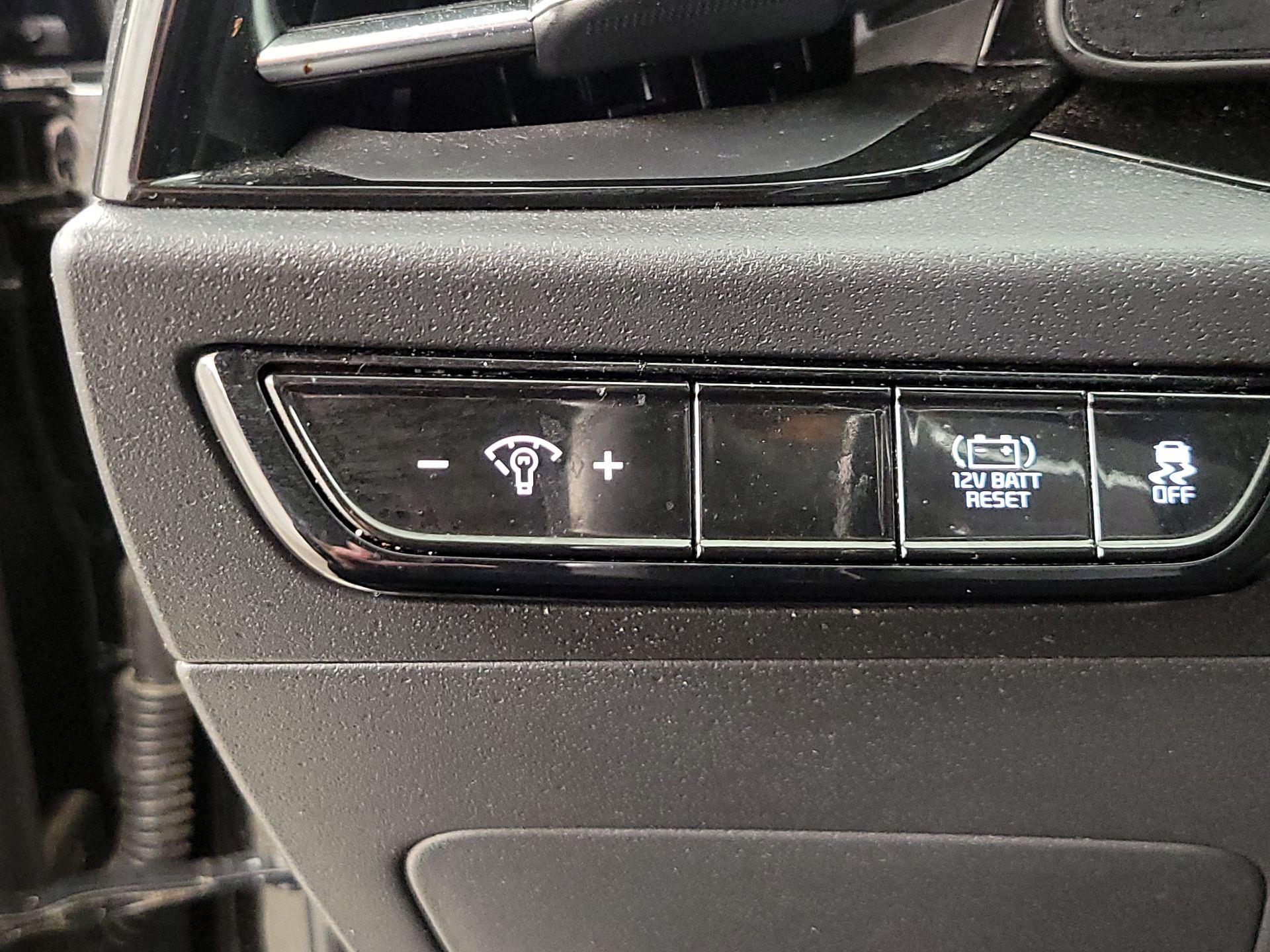 Thumbnail: 2023 Kia Niro - 13