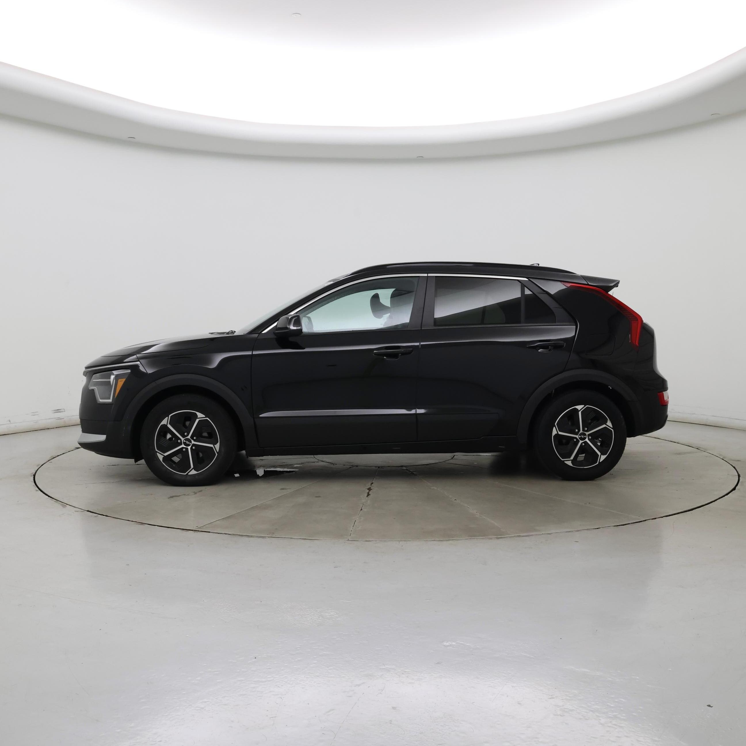 Thumbnail: 2023 Kia Niro - 3