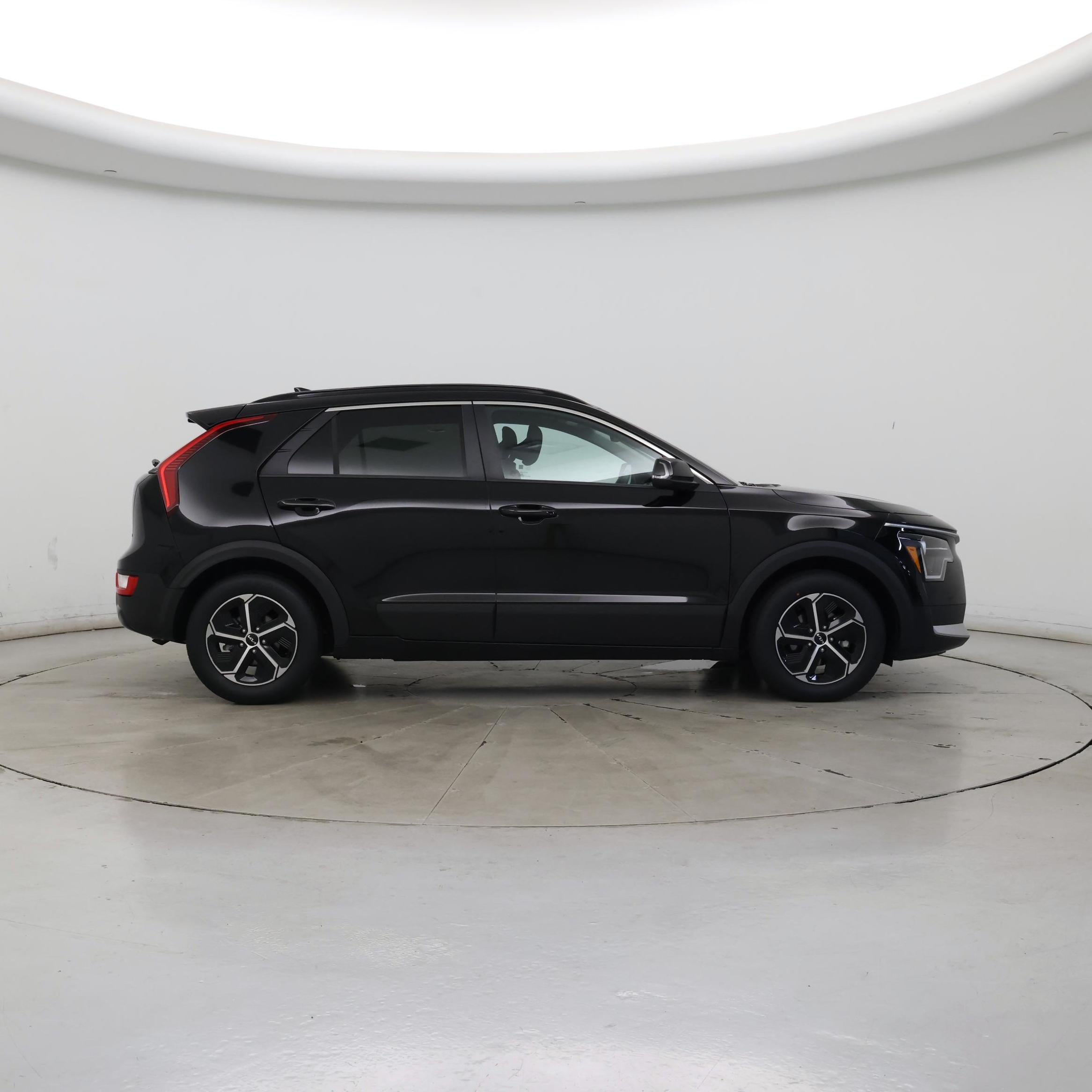 Thumbnail: 2023 Kia Niro - 7