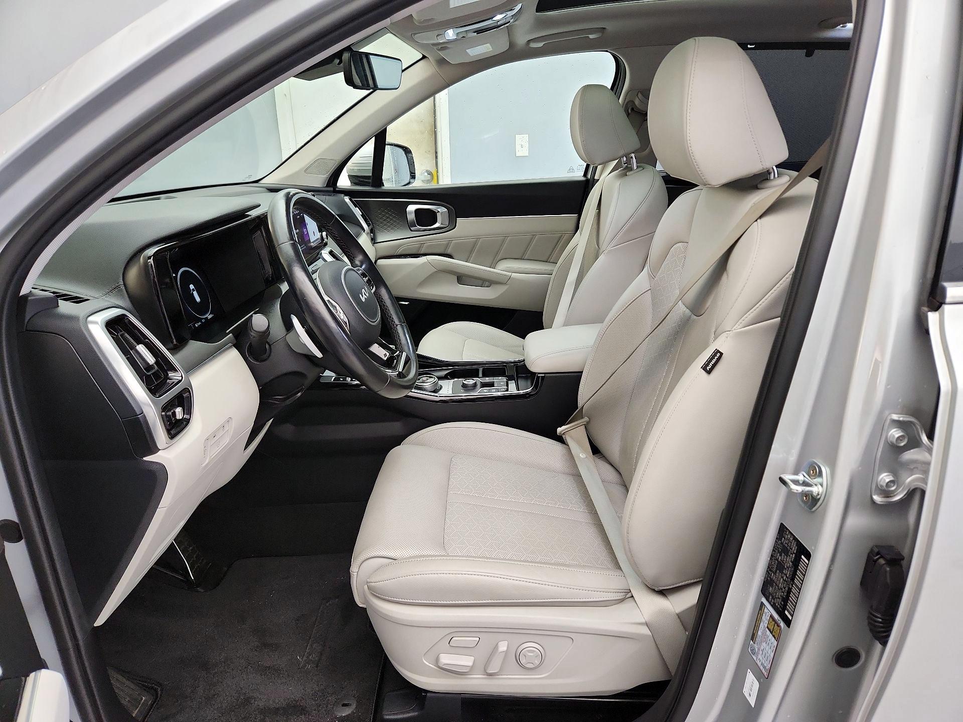 Thumbnail: 2023 Kia Sorento - 11