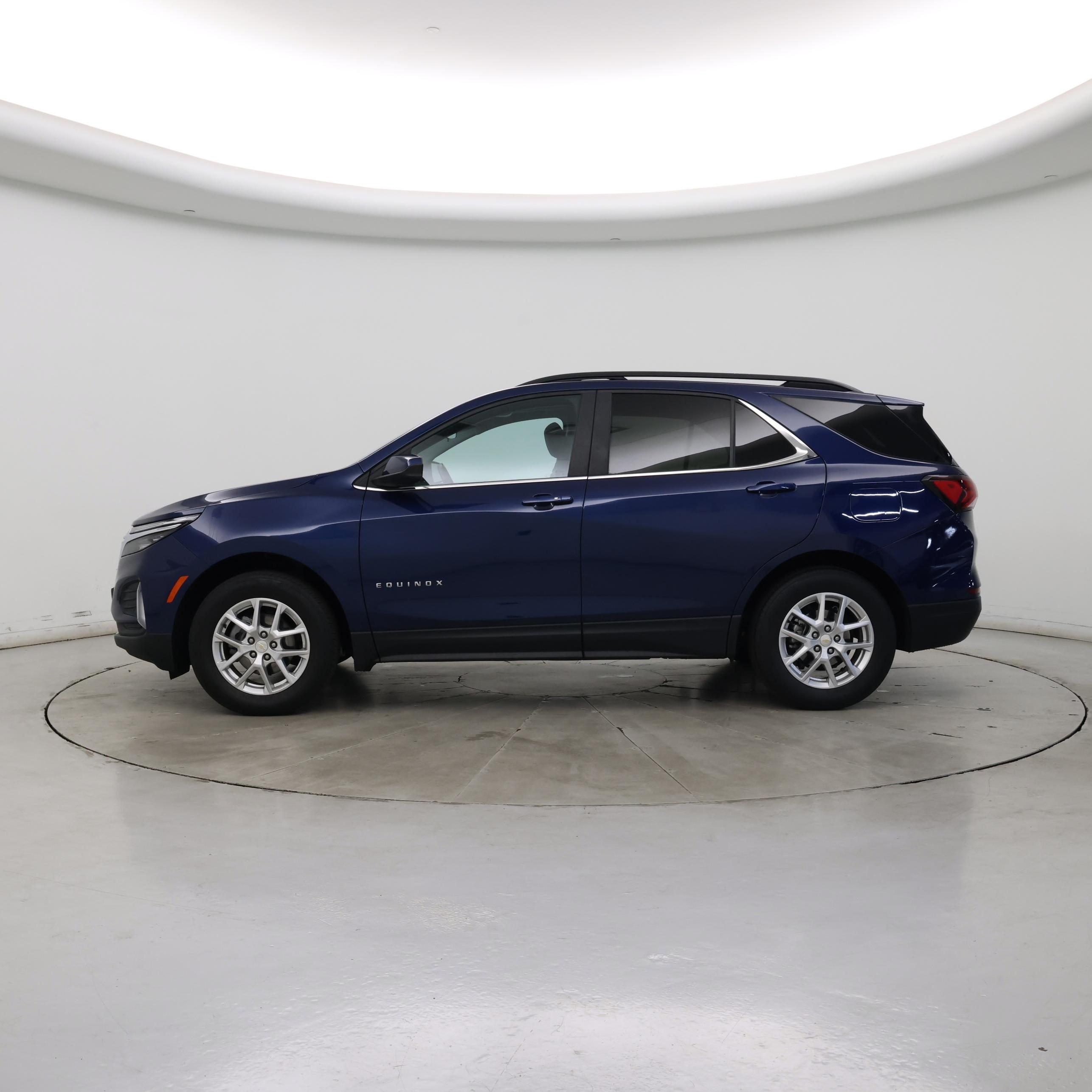 Thumbnail: 2022 Chevrolet Equinox - 3