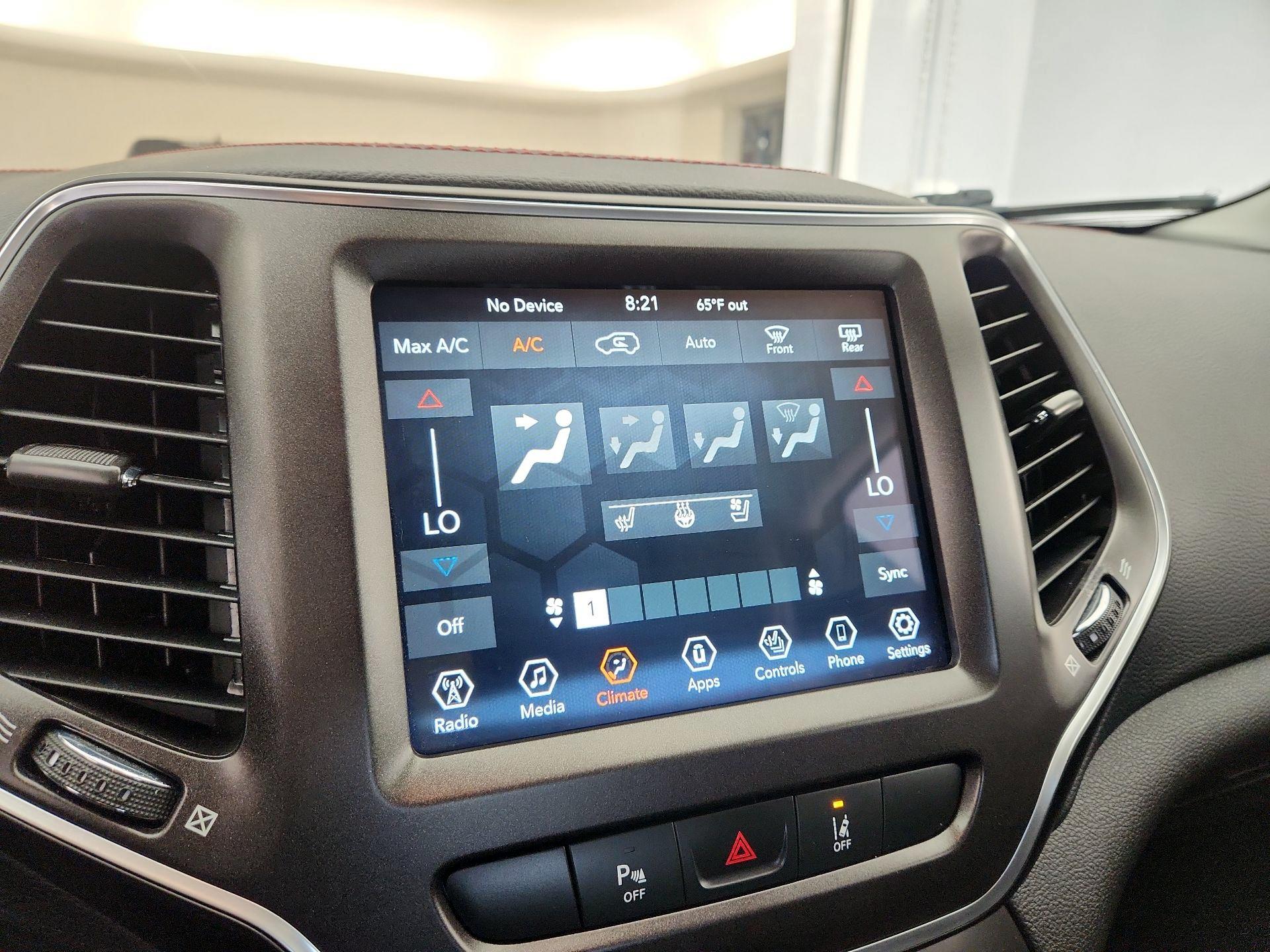 Thumbnail: 2021 Jeep Cherokee - 16