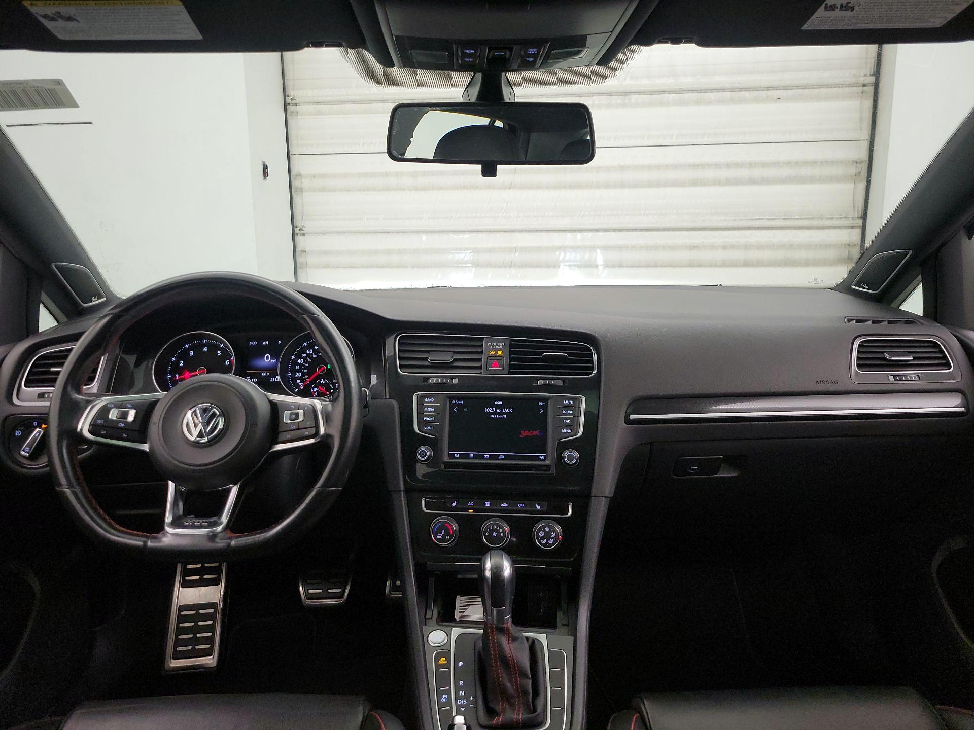Thumbnail: 2016 Volkswagen Golf - 9