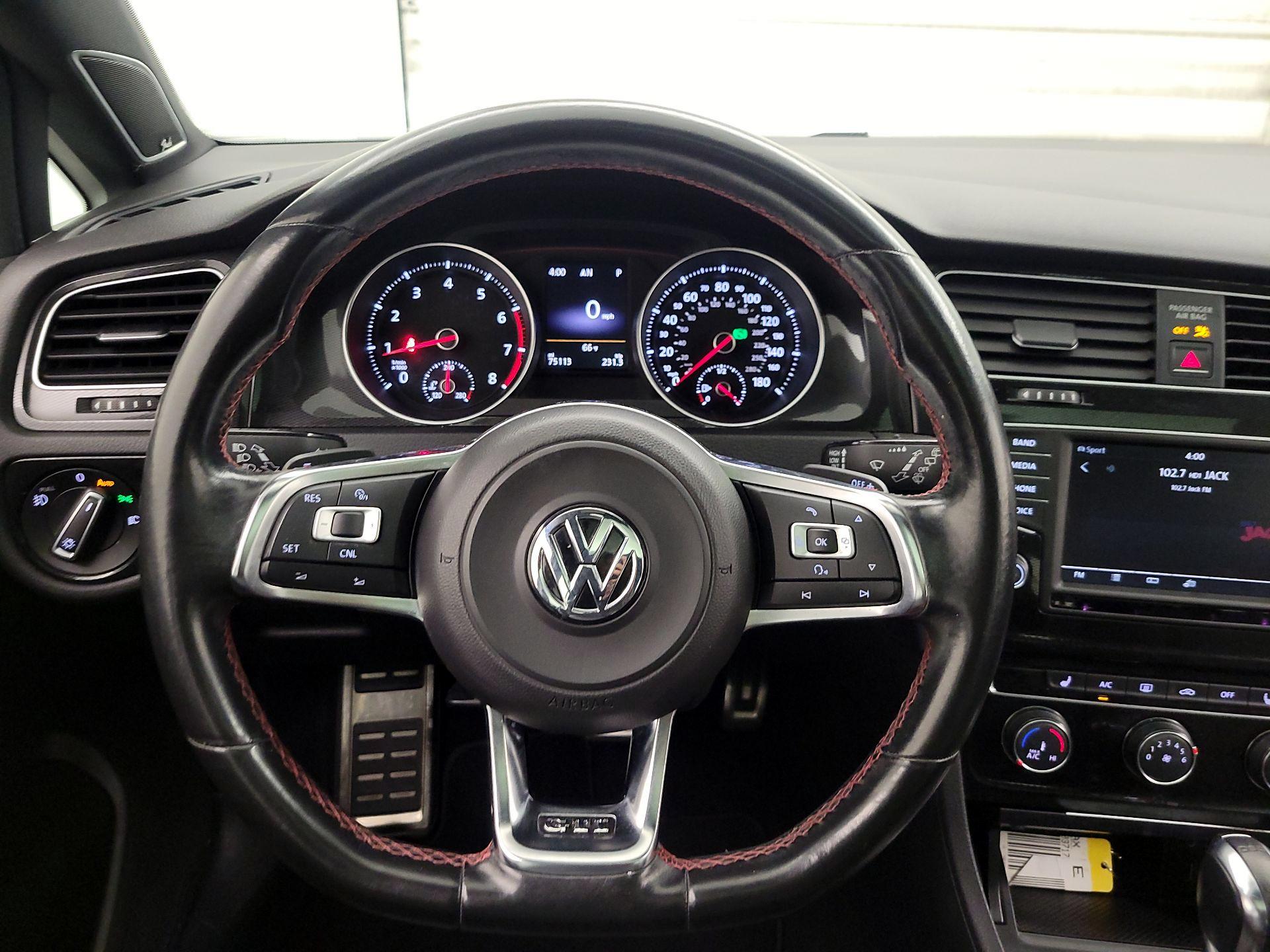 Thumbnail: 2016 Volkswagen Golf - 10