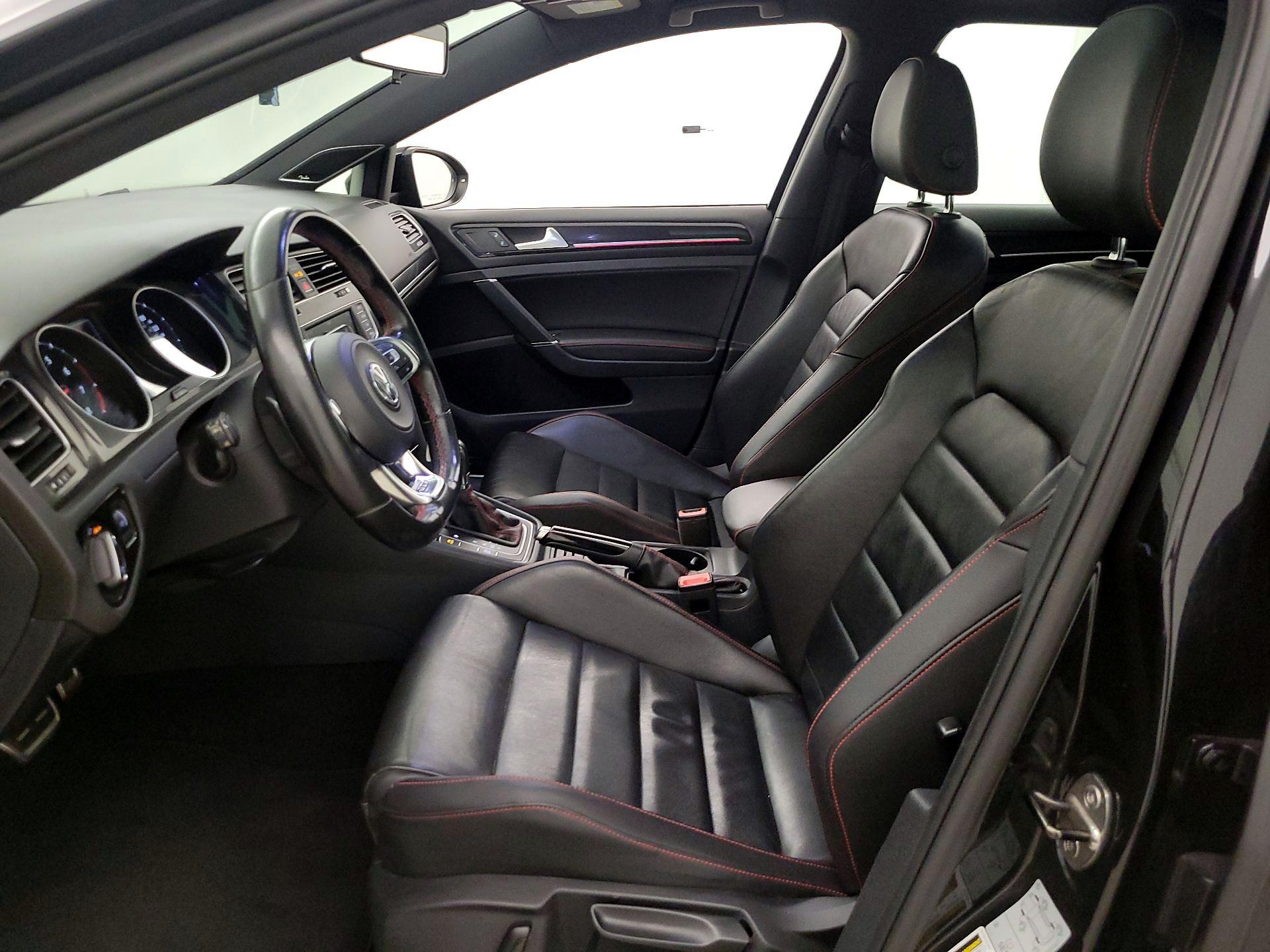 Thumbnail: 2016 Volkswagen Golf - 11