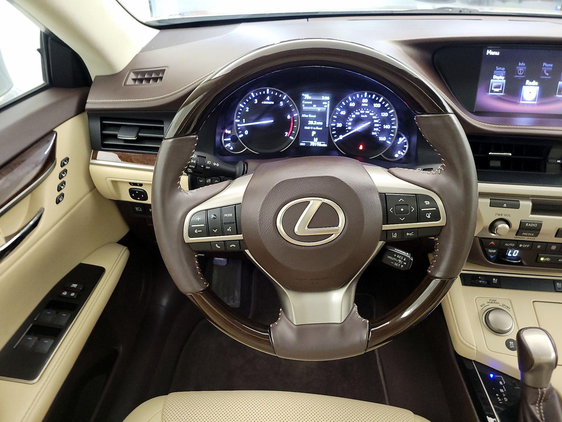 Thumbnail: 2016 Lexus ES - 10