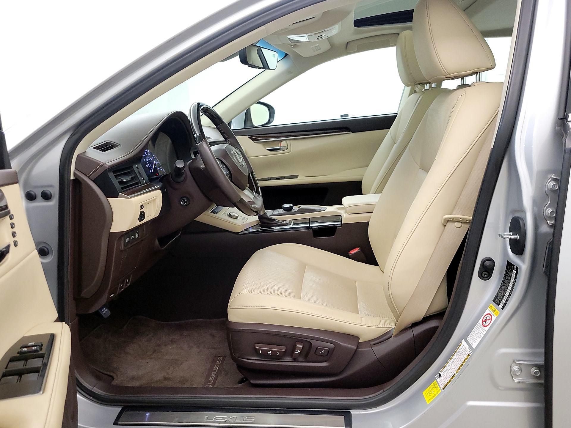 Thumbnail: 2016 Lexus ES - 11