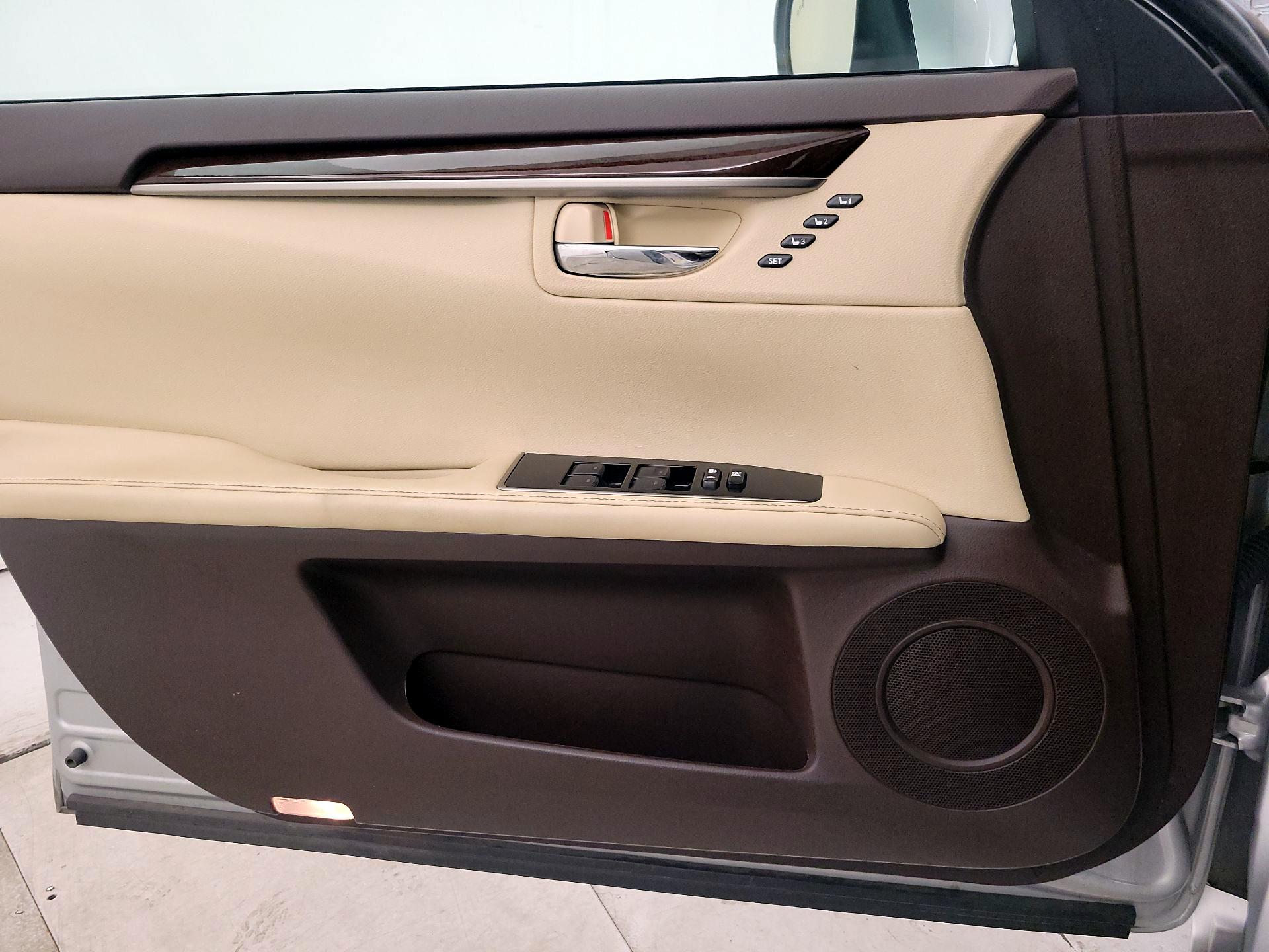 Thumbnail: 2016 Lexus ES - 12