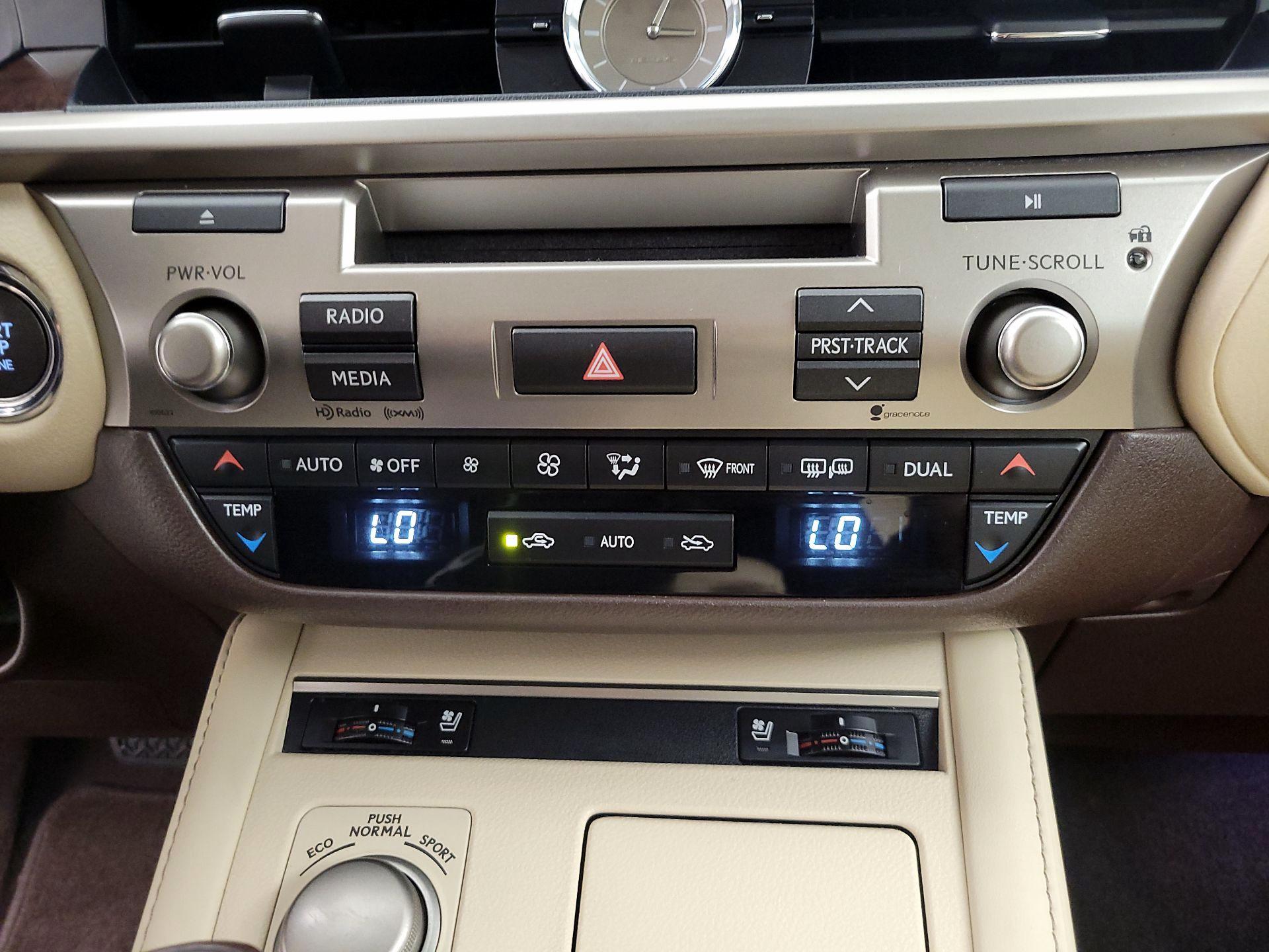 Thumbnail: 2016 Lexus ES - 16