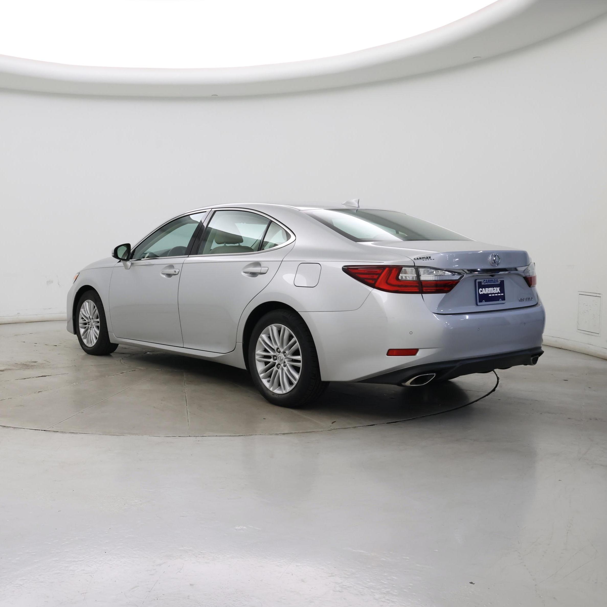Thumbnail: 2016 Lexus ES - 2
