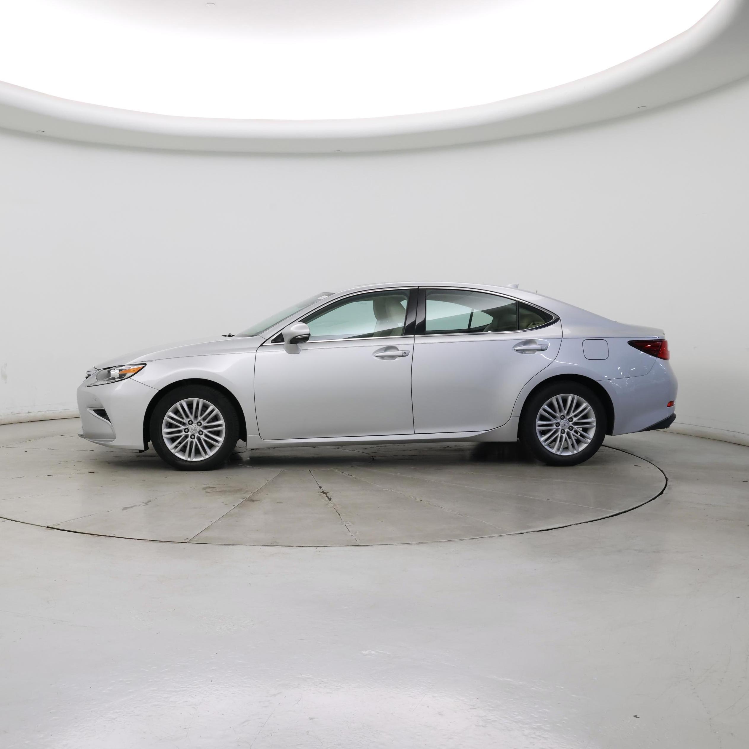 Thumbnail: 2016 Lexus ES - 3