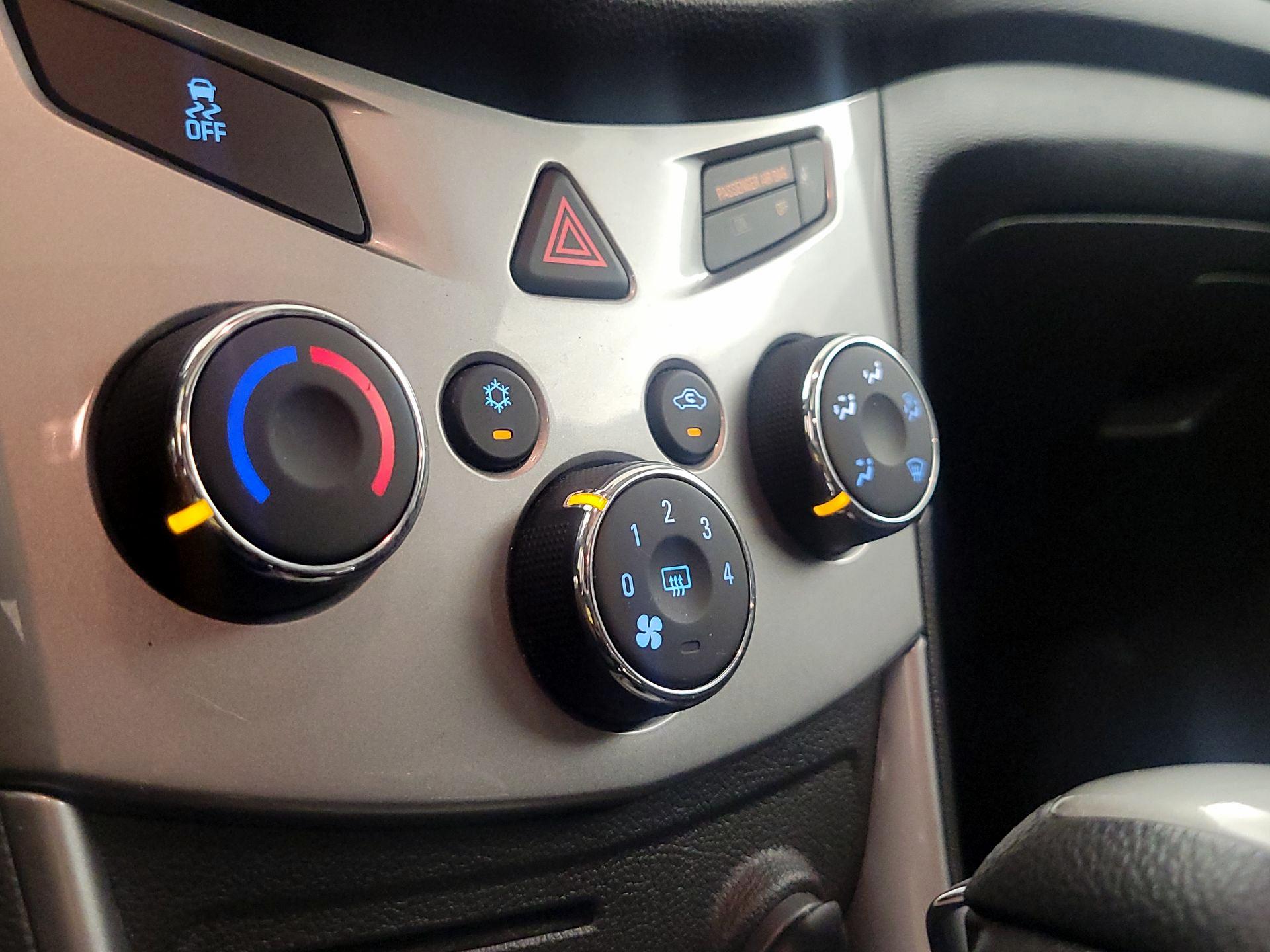 Thumbnail: 2016 Chevrolet Trax - 16