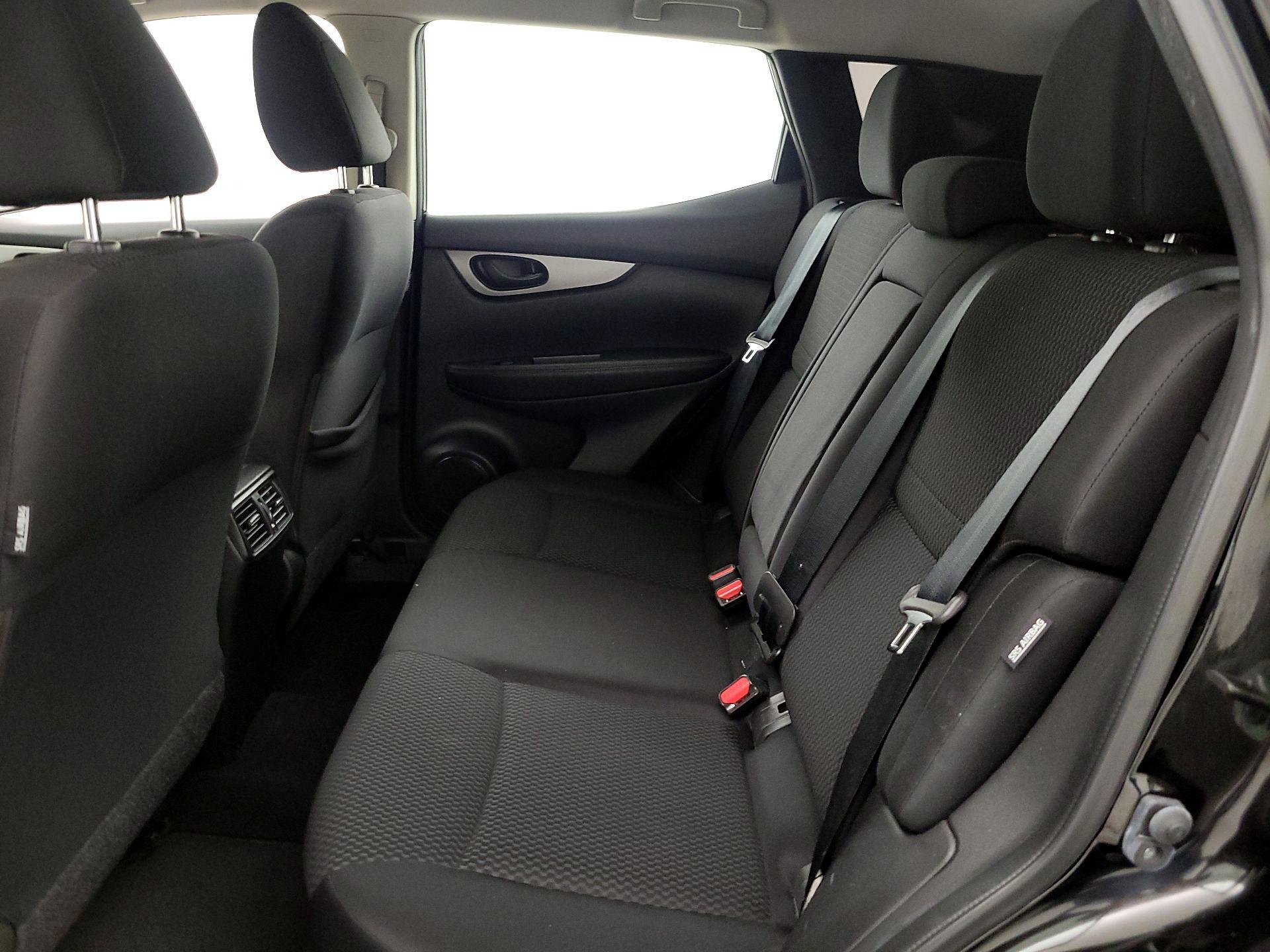 Thumbnail: 2020 Nissan Rogue Sport - 19