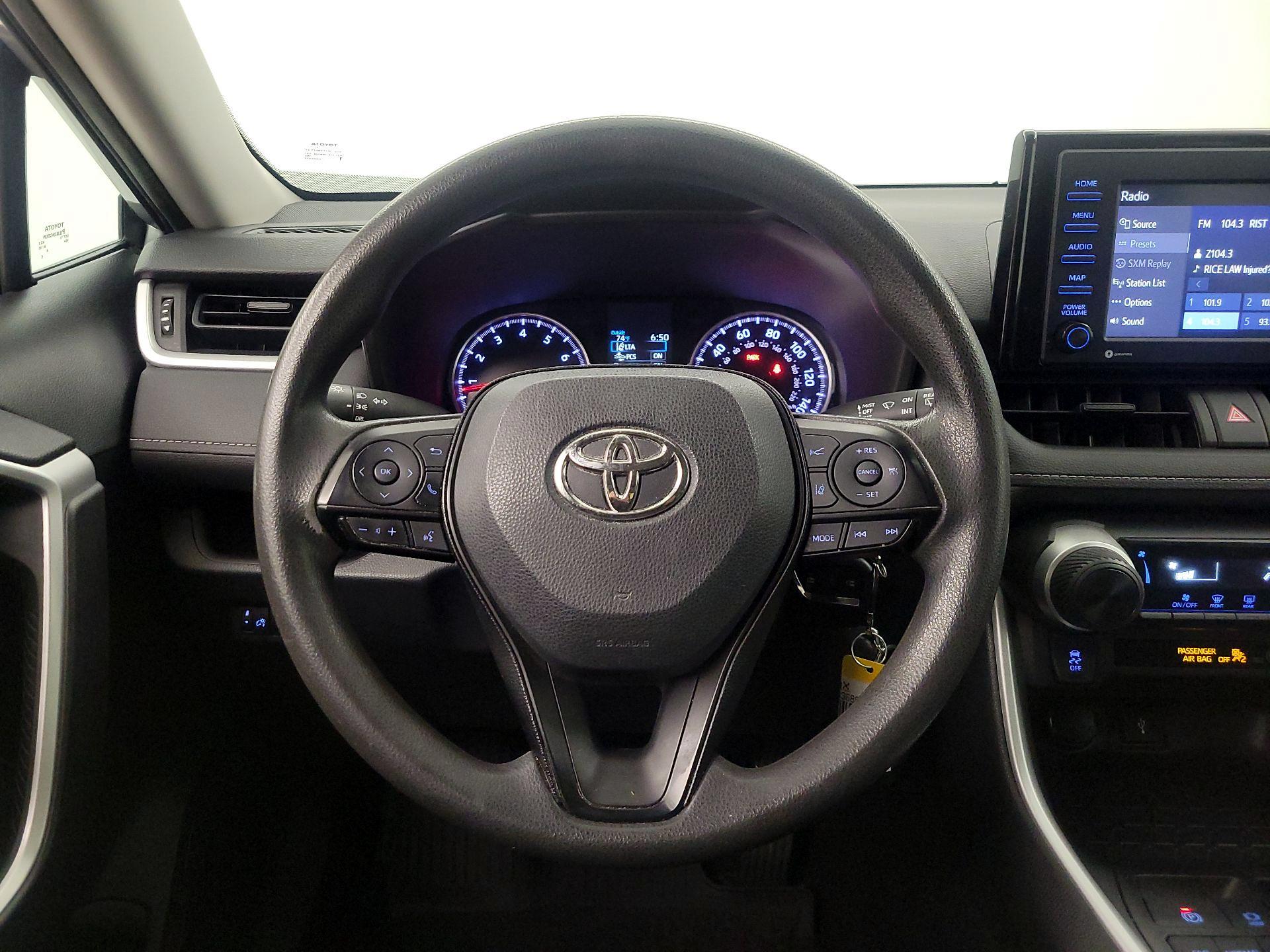 Thumbnail: 2020 Toyota RAV4 - 10