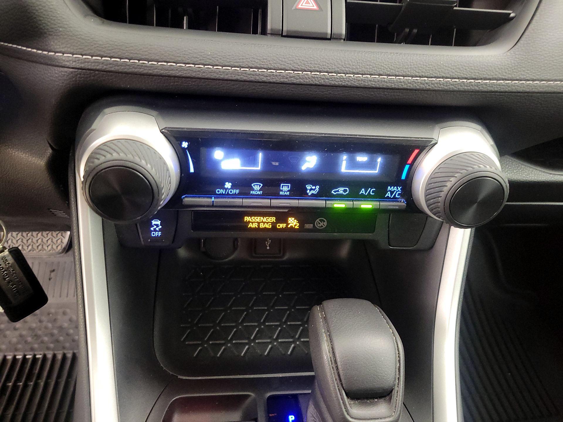 Thumbnail: 2020 Toyota RAV4 - 16