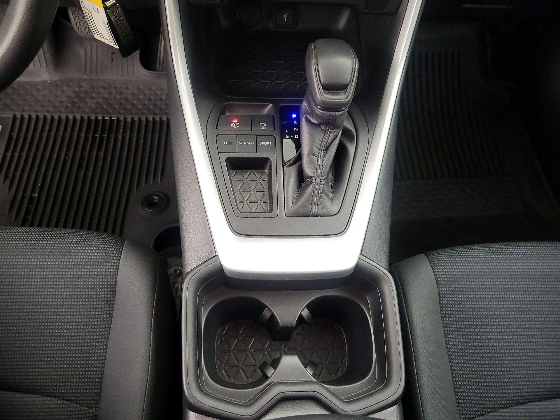 Thumbnail: 2020 Toyota RAV4 - 17