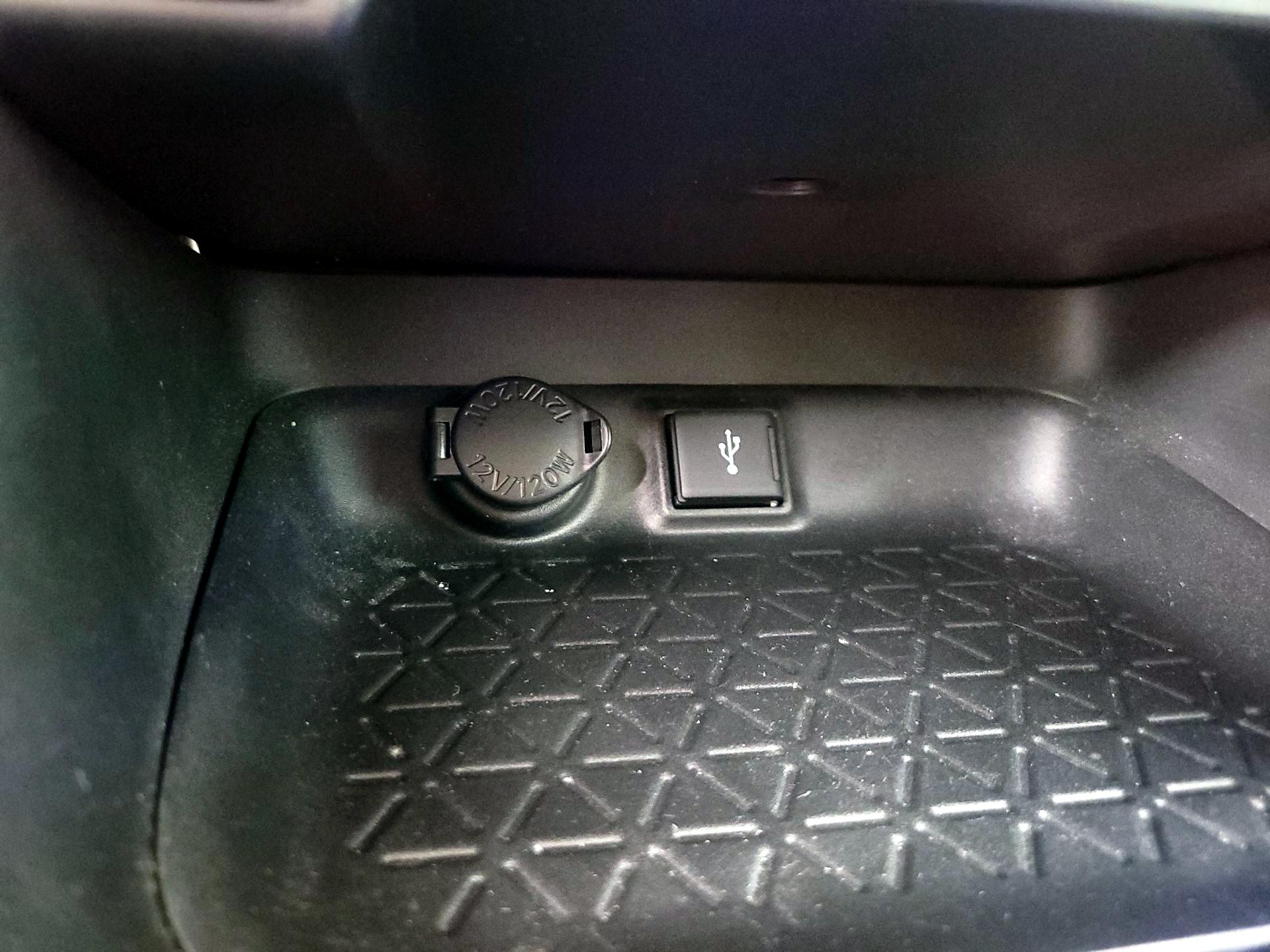 Thumbnail: 2020 Toyota RAV4 - 18