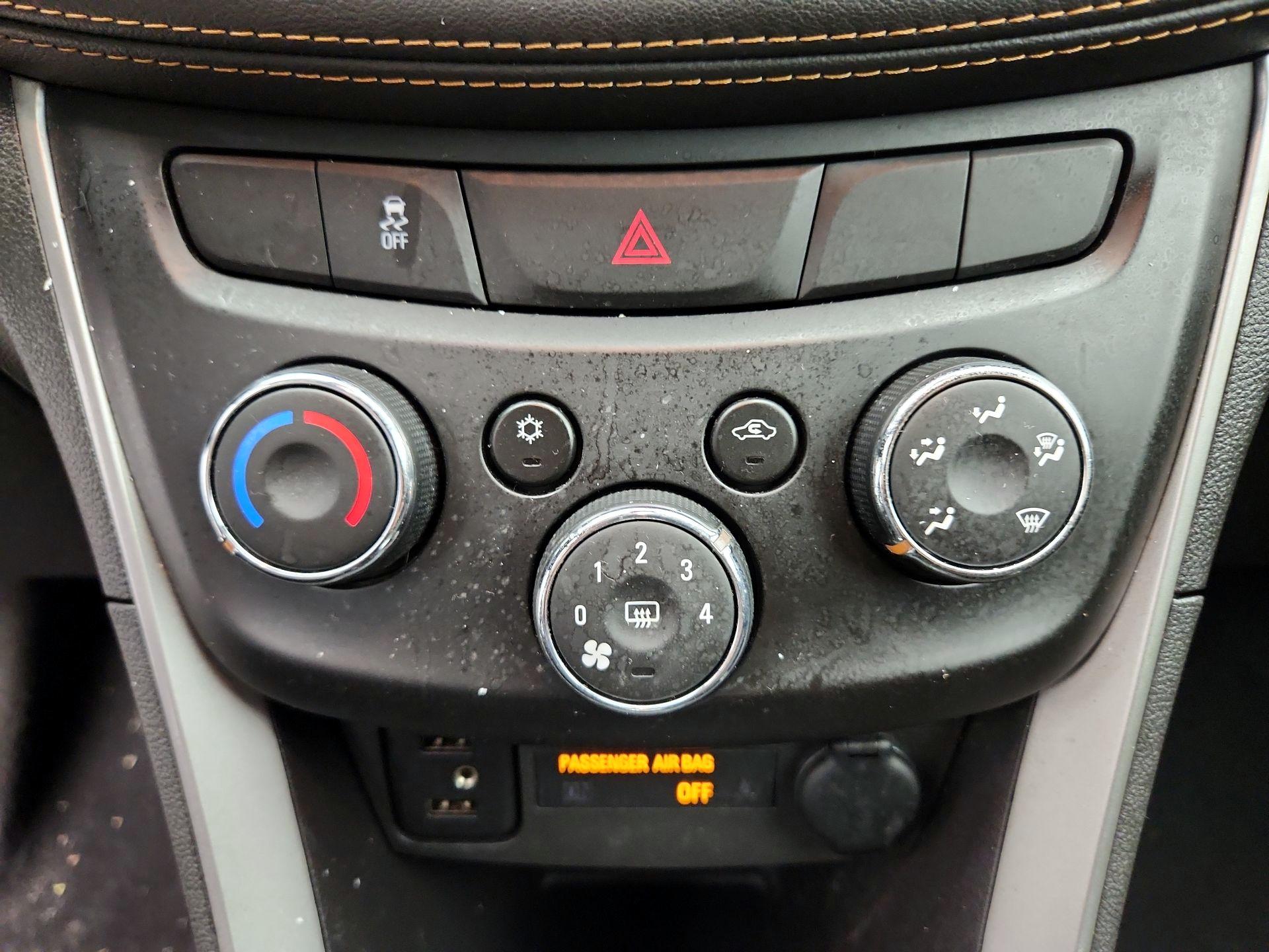 Thumbnail: 2021 Chevrolet Trax - 16
