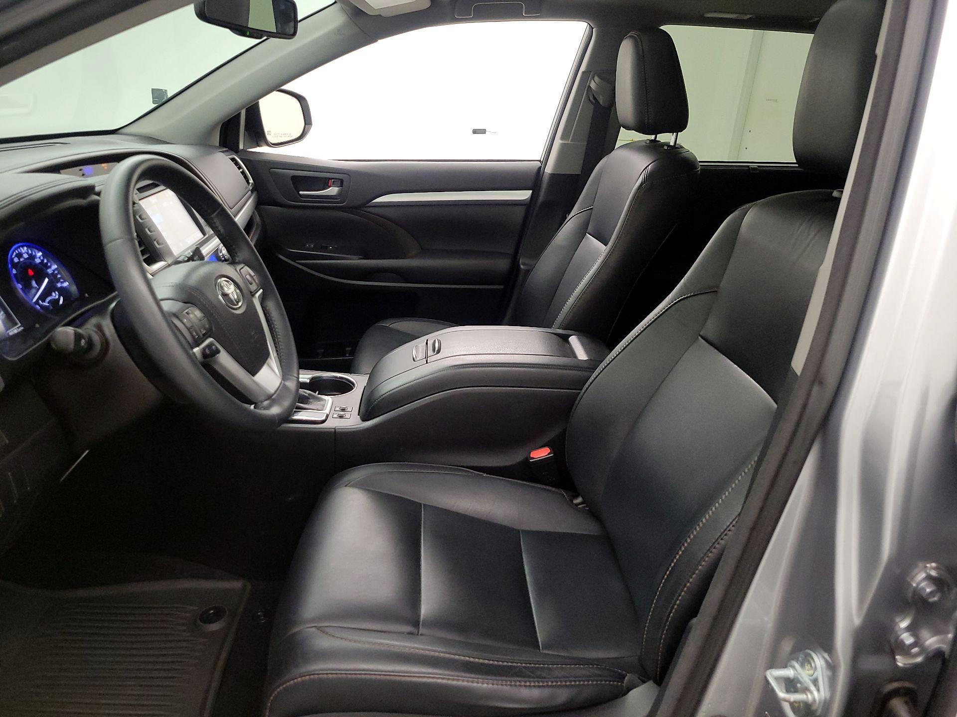 Thumbnail: 2016 Toyota Highlander - 11