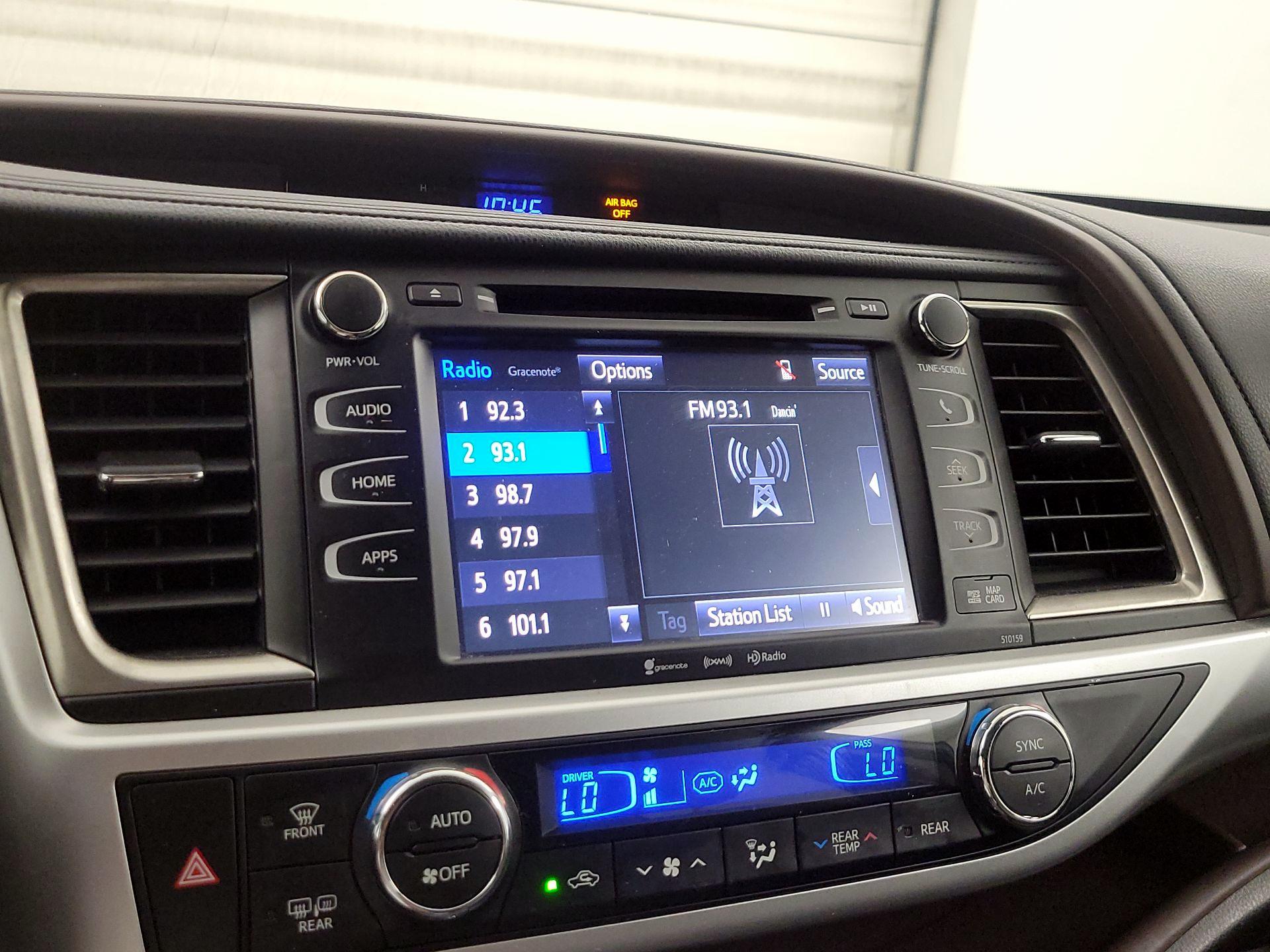 Thumbnail: 2016 Toyota Highlander - 15
