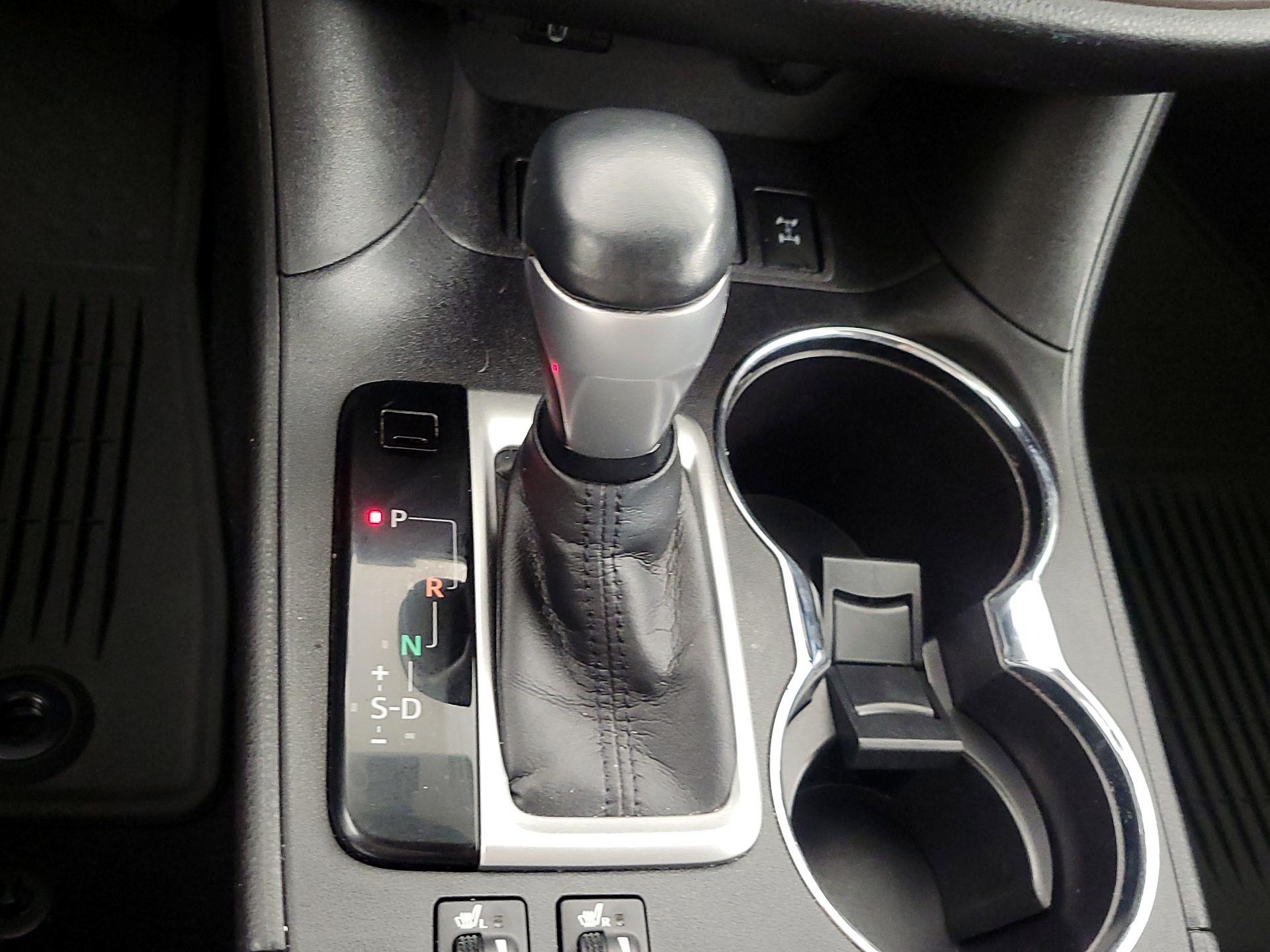 Thumbnail: 2016 Toyota Highlander - 17