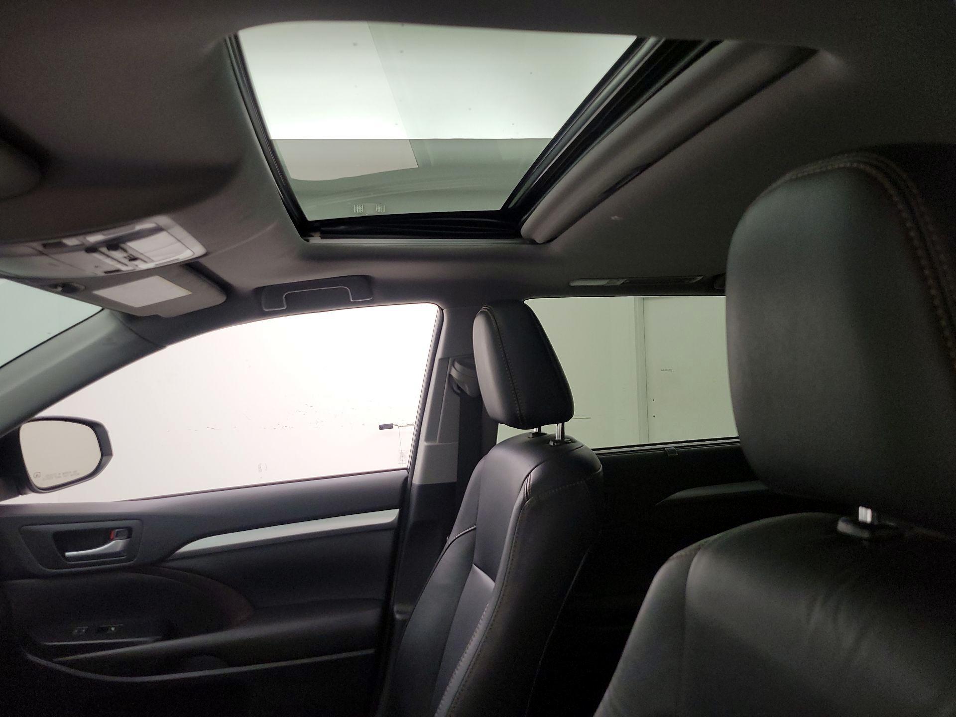 Thumbnail: 2016 Toyota Highlander - 19
