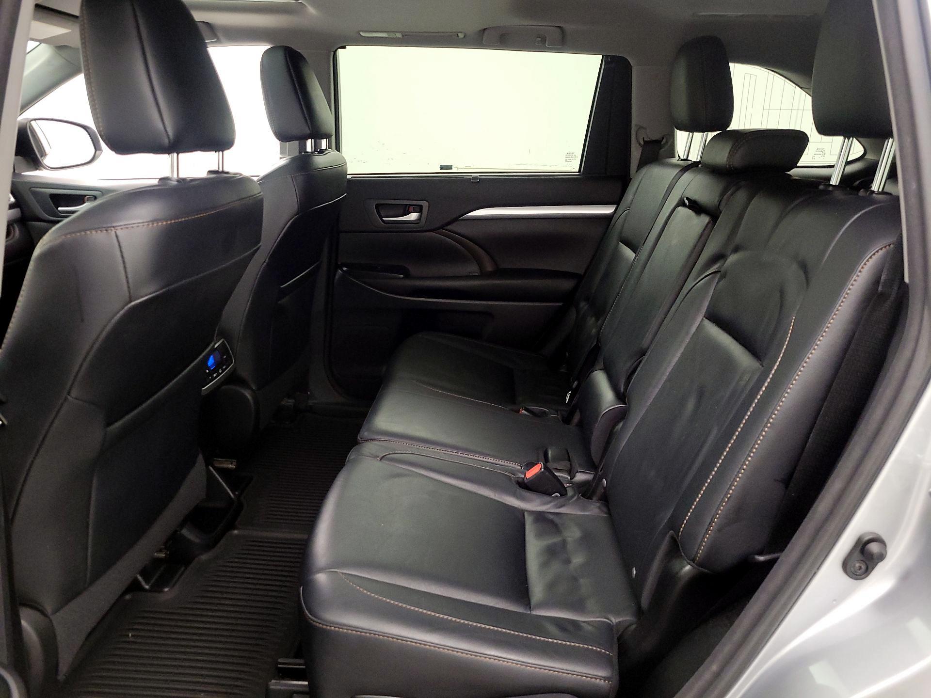 Thumbnail: 2016 Toyota Highlander - 20