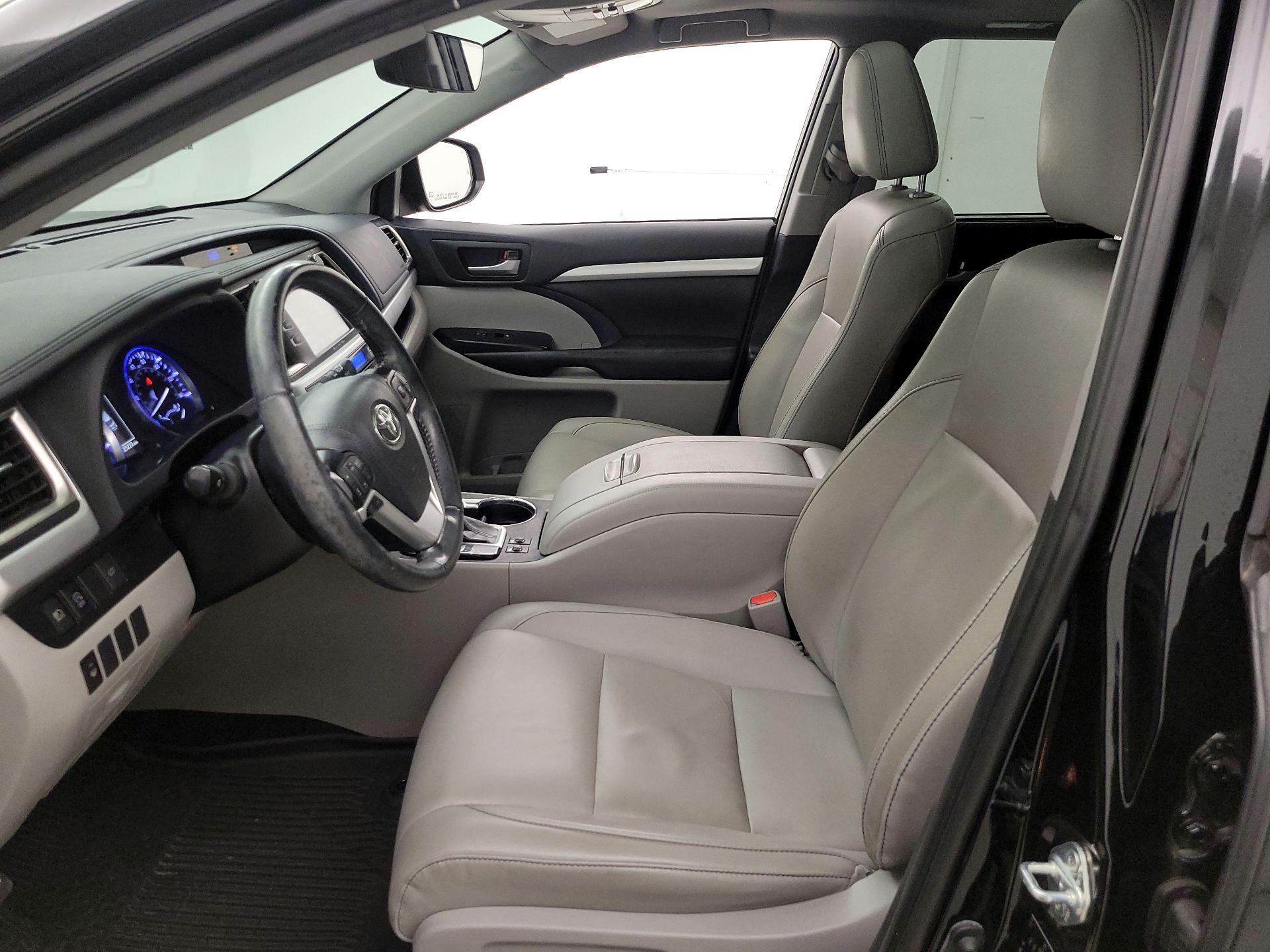 Thumbnail: 2019 Toyota Highlander - 11