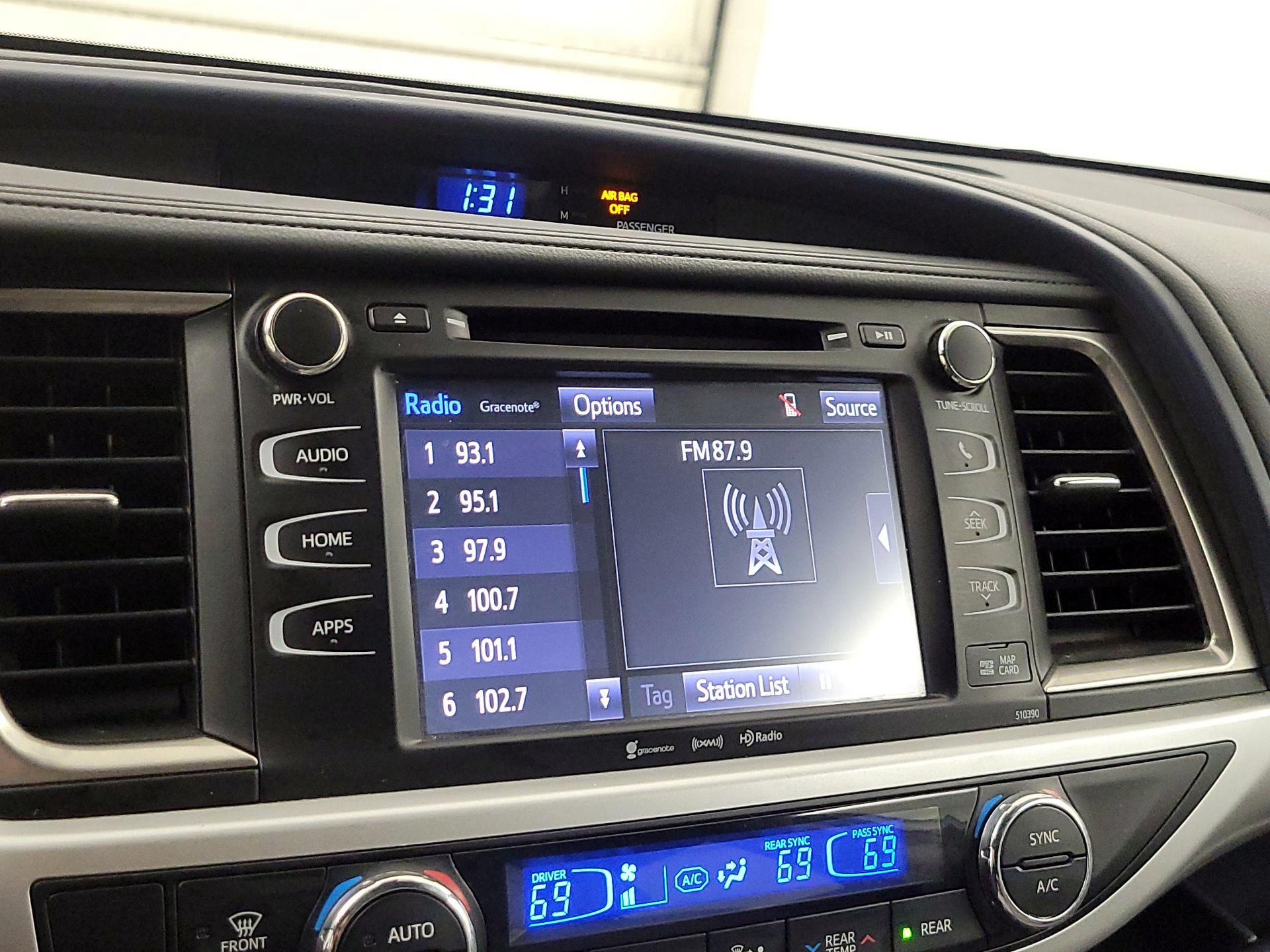 Thumbnail: 2019 Toyota Highlander - 15