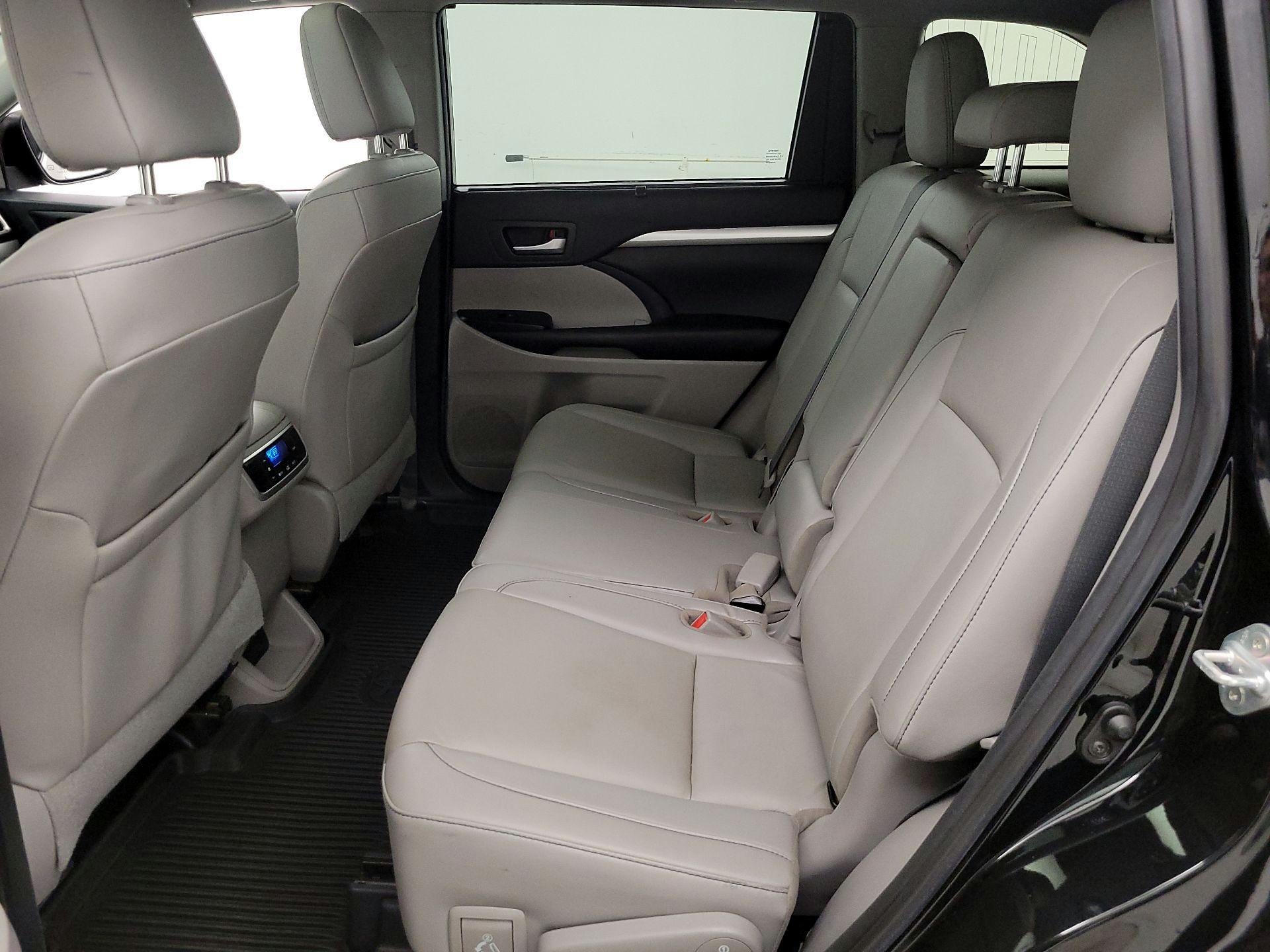 Thumbnail: 2019 Toyota Highlander - 20