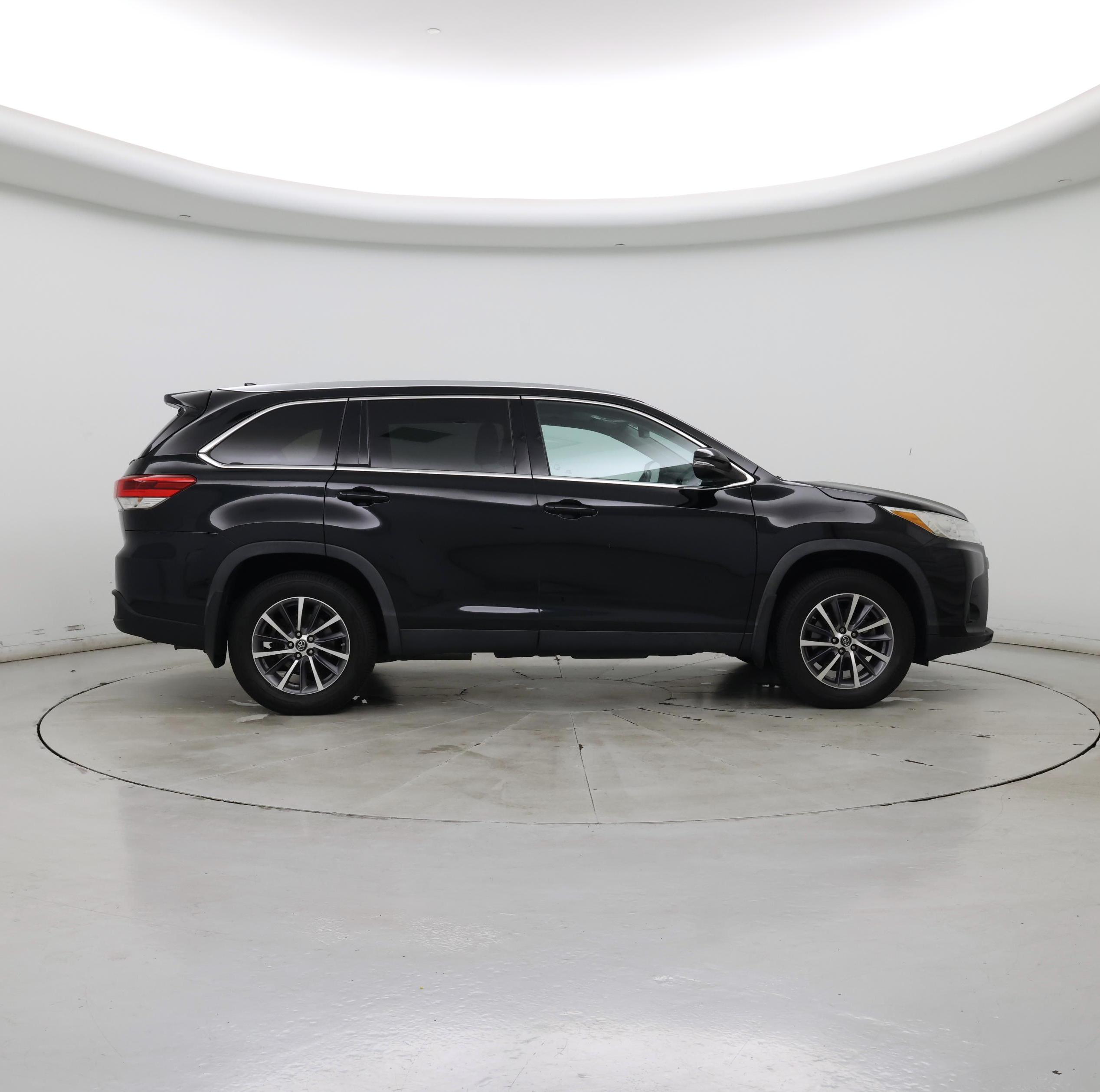 Thumbnail: 2019 Toyota Highlander - 7