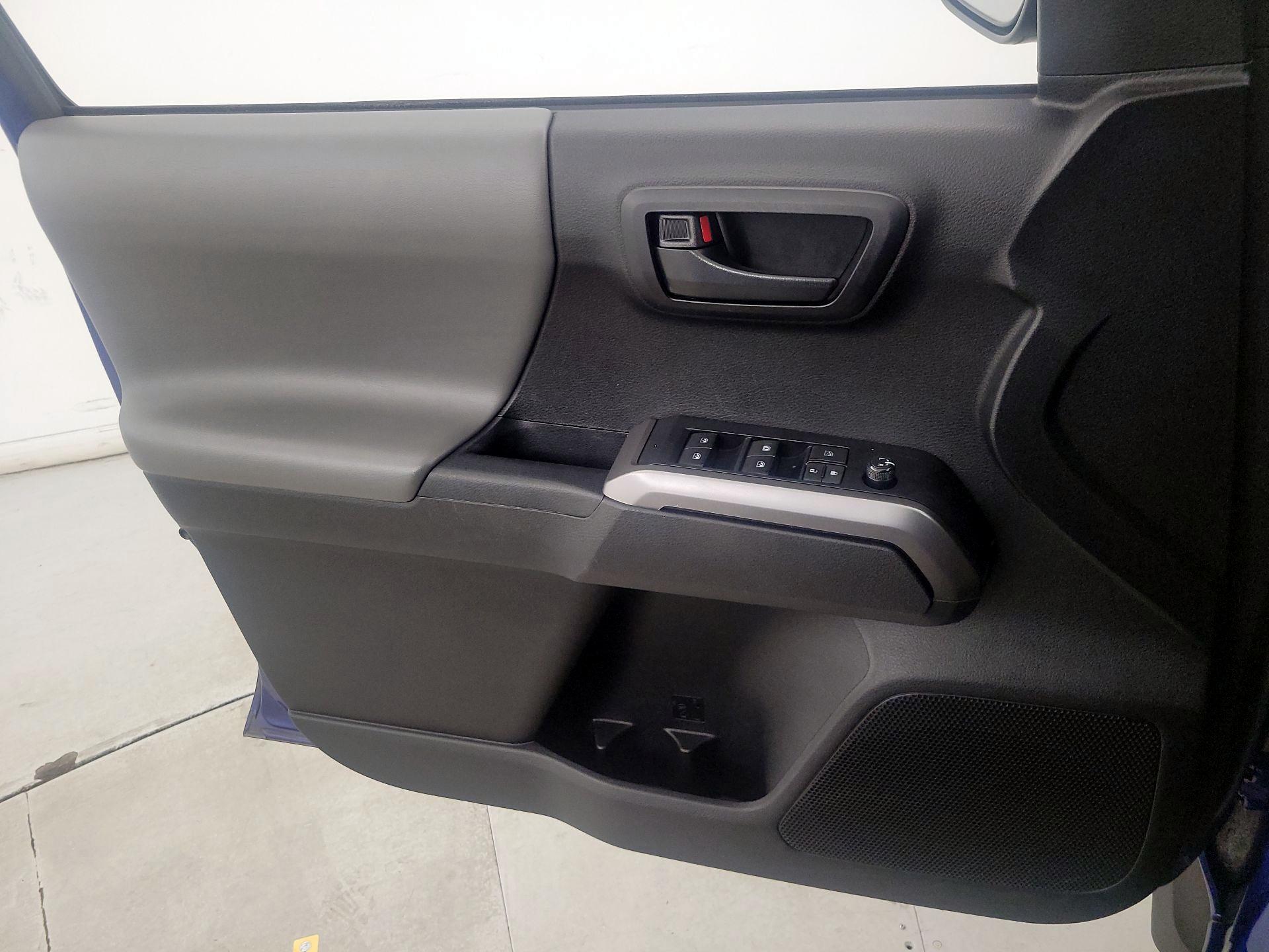 Thumbnail: 2022 Toyota Tacoma - 12