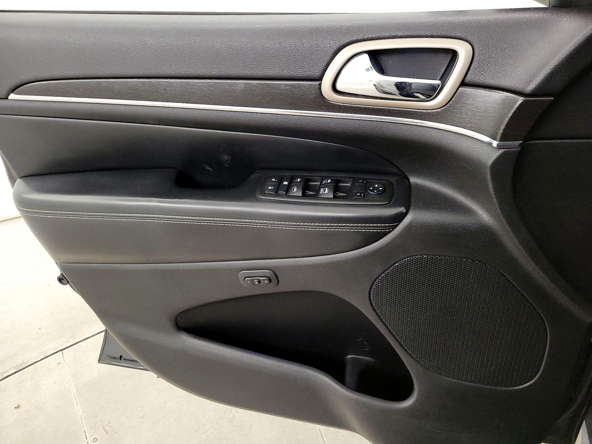 Thumbnail: 2014 Jeep Grand Cherokee - 12