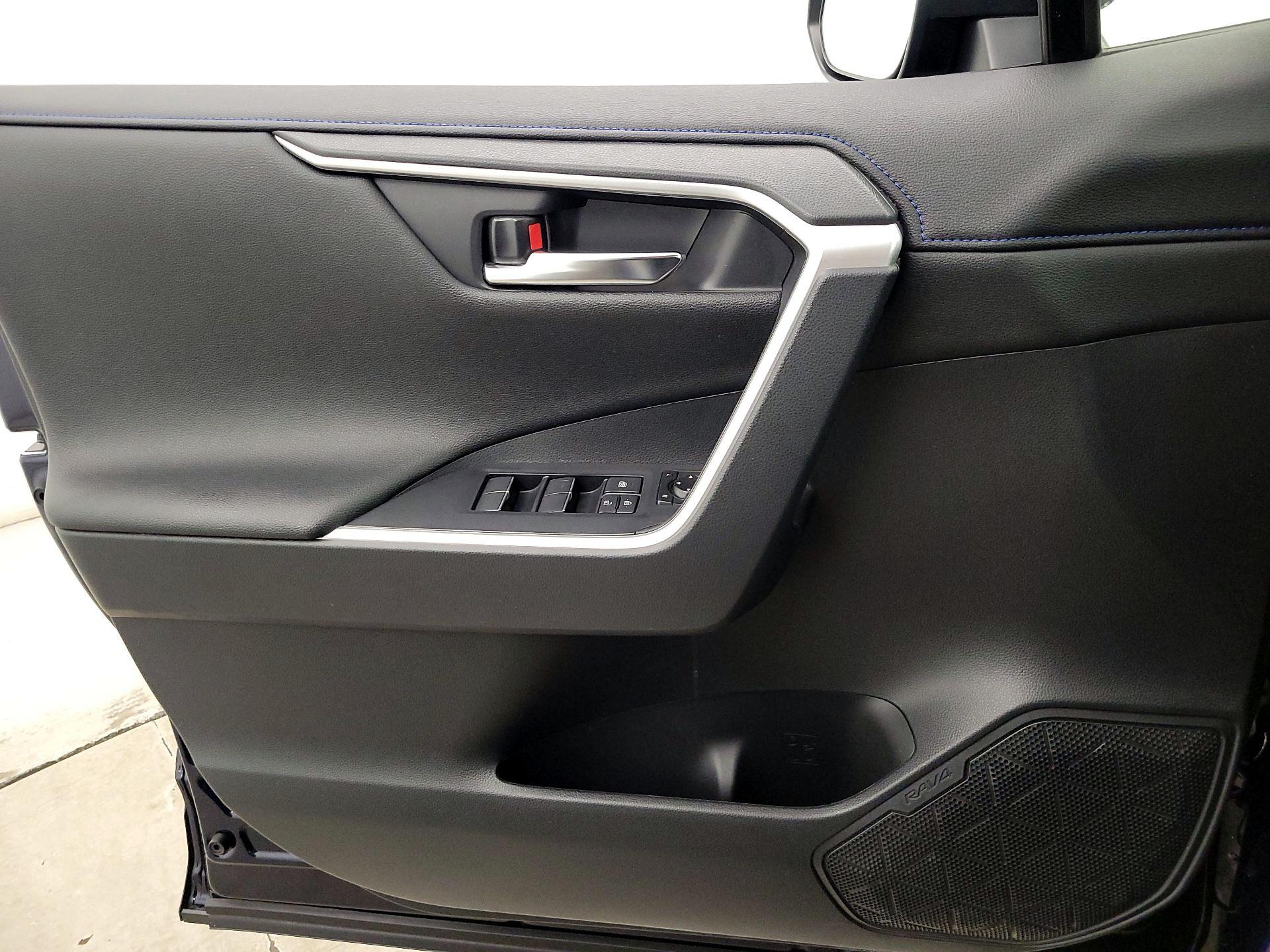Thumbnail: 2021 Toyota RAV4 - 12