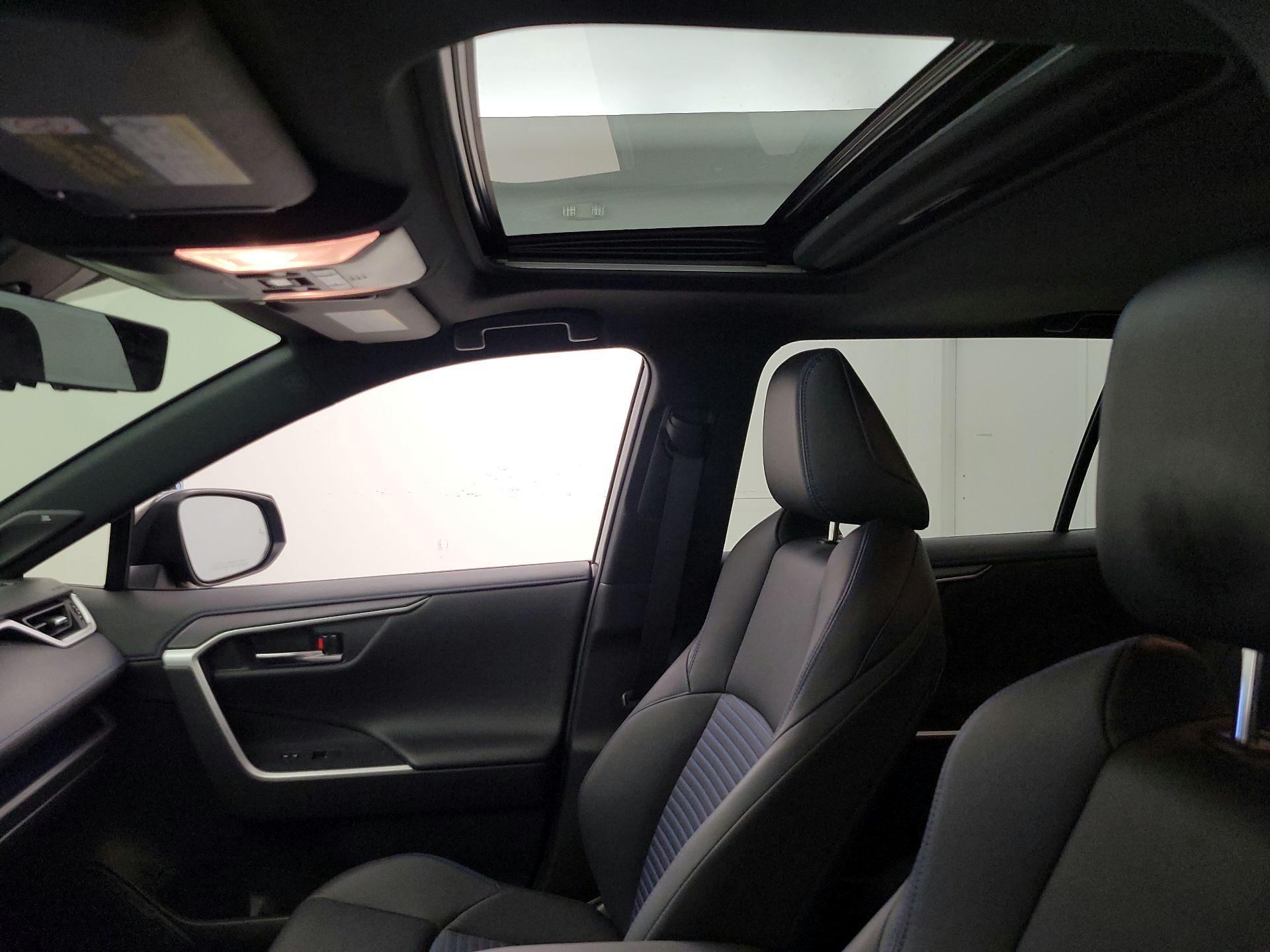 Thumbnail: 2021 Toyota RAV4 - 20