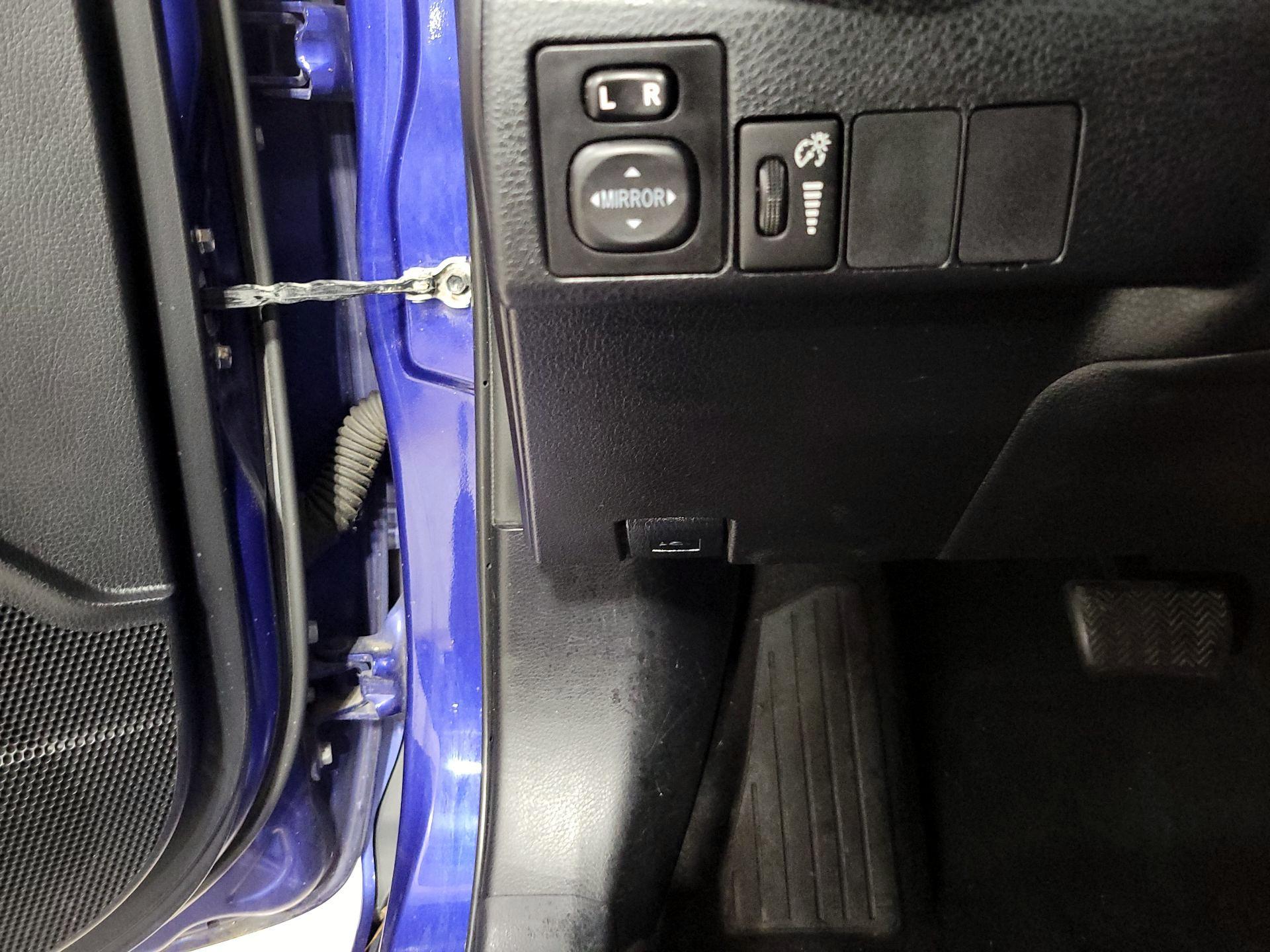 Thumbnail: 2014 Toyota Corolla - 13