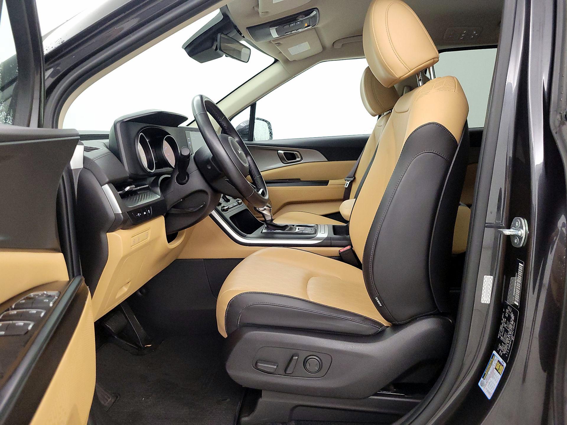 Thumbnail: 2023 Kia Carnival - 11