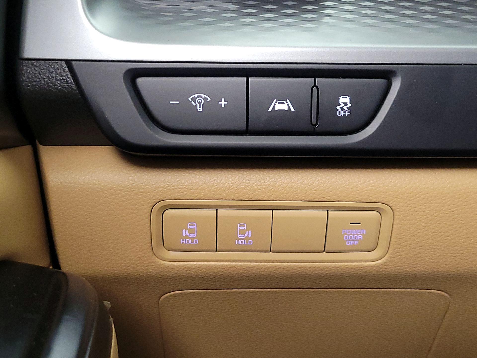 Thumbnail: 2023 Kia Carnival - 13