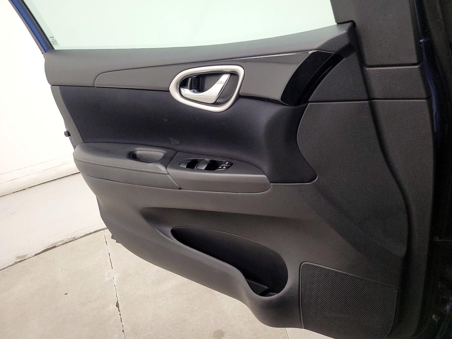 Thumbnail: 2018 Nissan Sentra - 12
