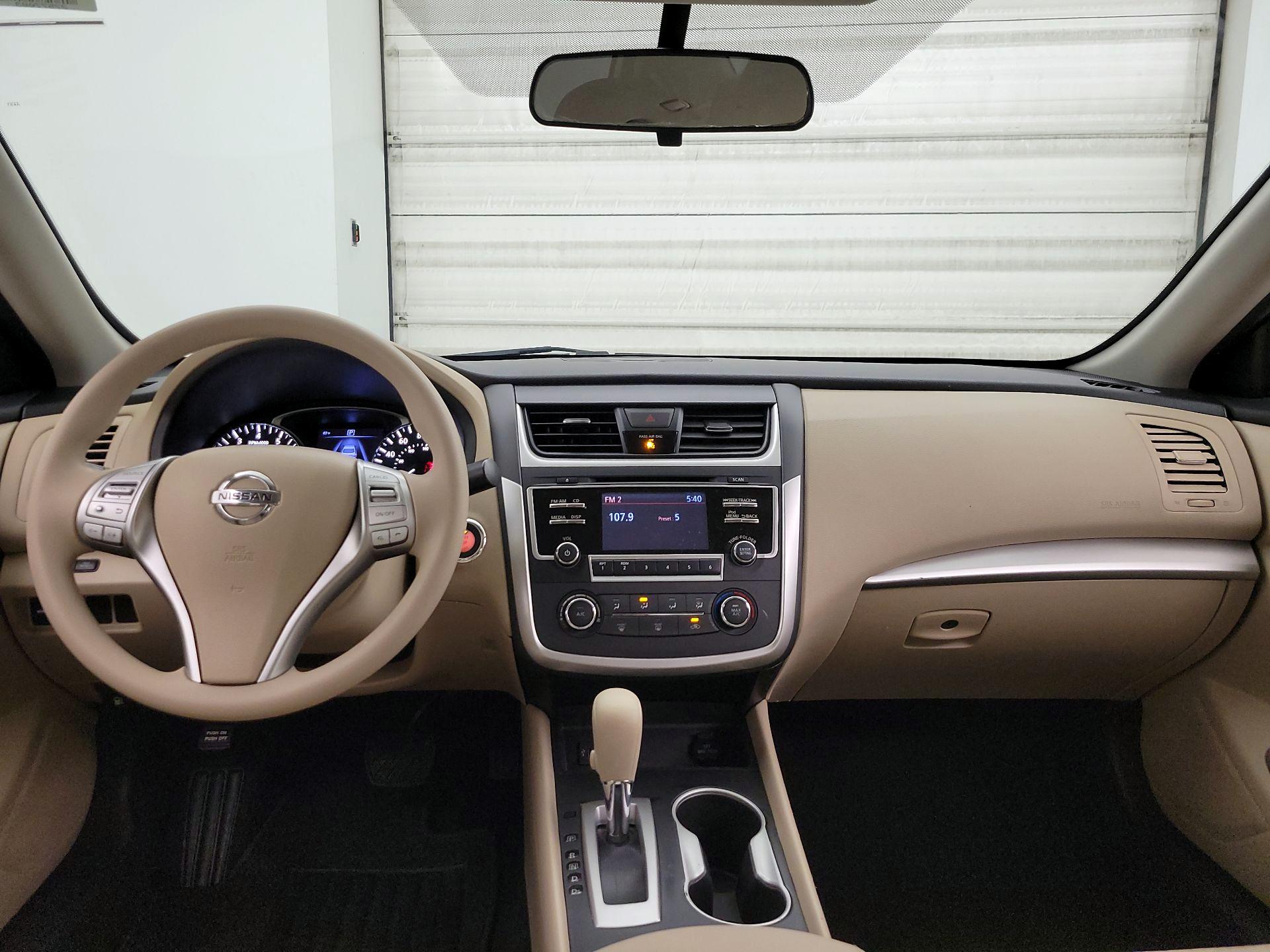 Thumbnail: 2017 Nissan Altima - 9