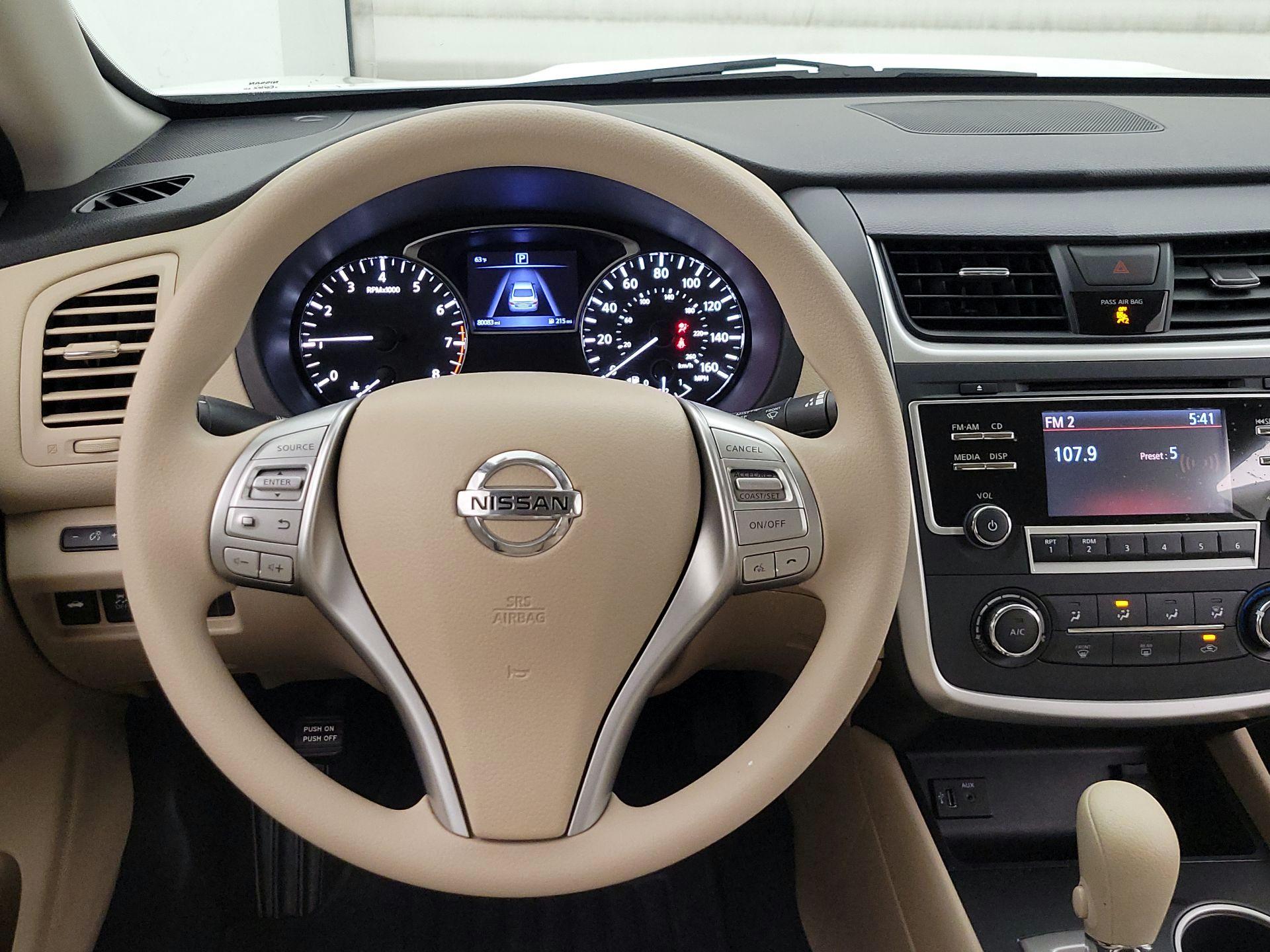 Thumbnail: 2017 Nissan Altima - 10