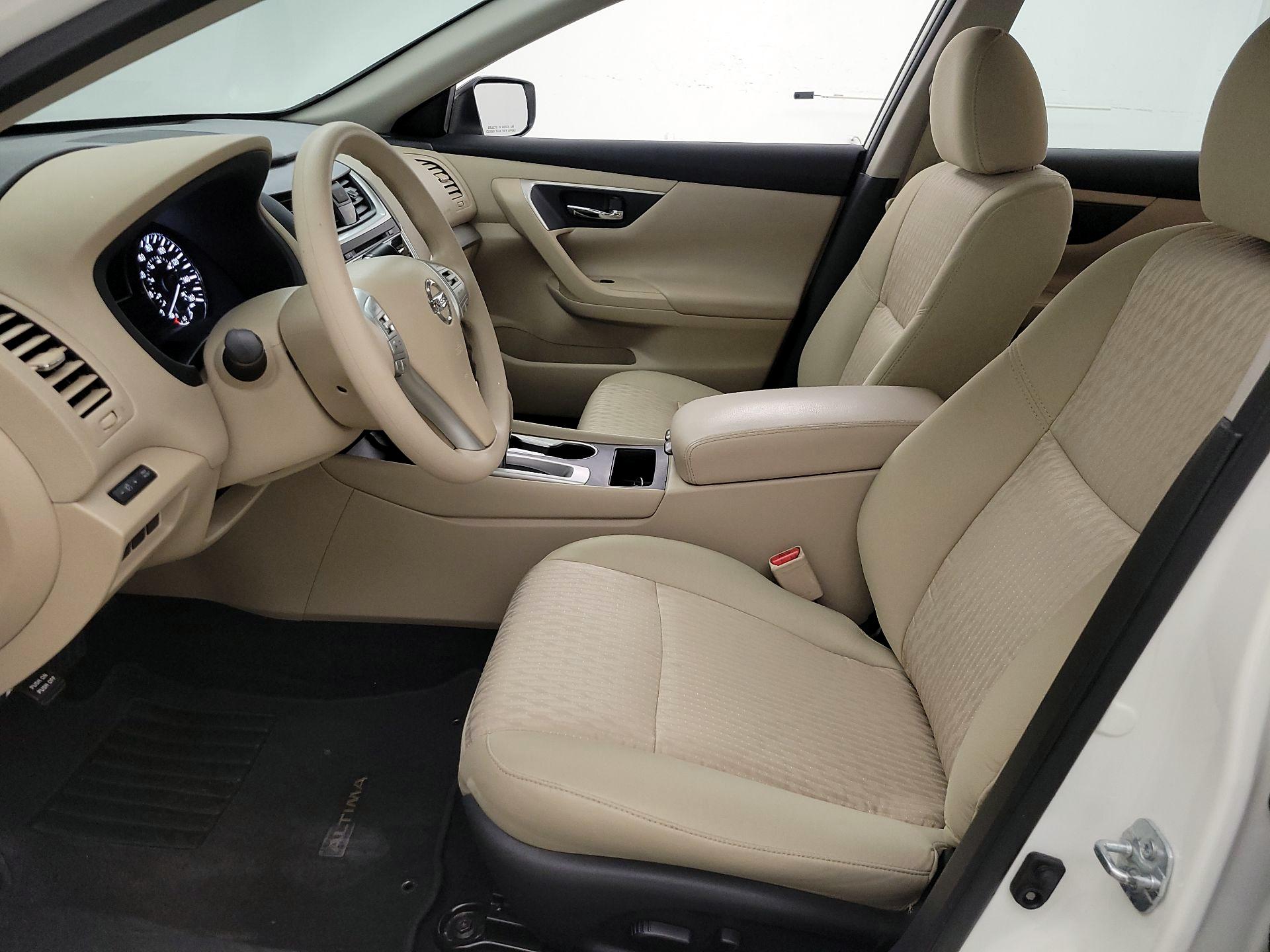 Thumbnail: 2017 Nissan Altima - 11