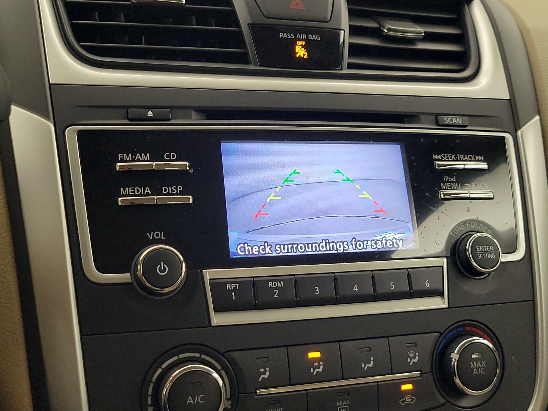 Thumbnail: 2017 Nissan Altima - 14