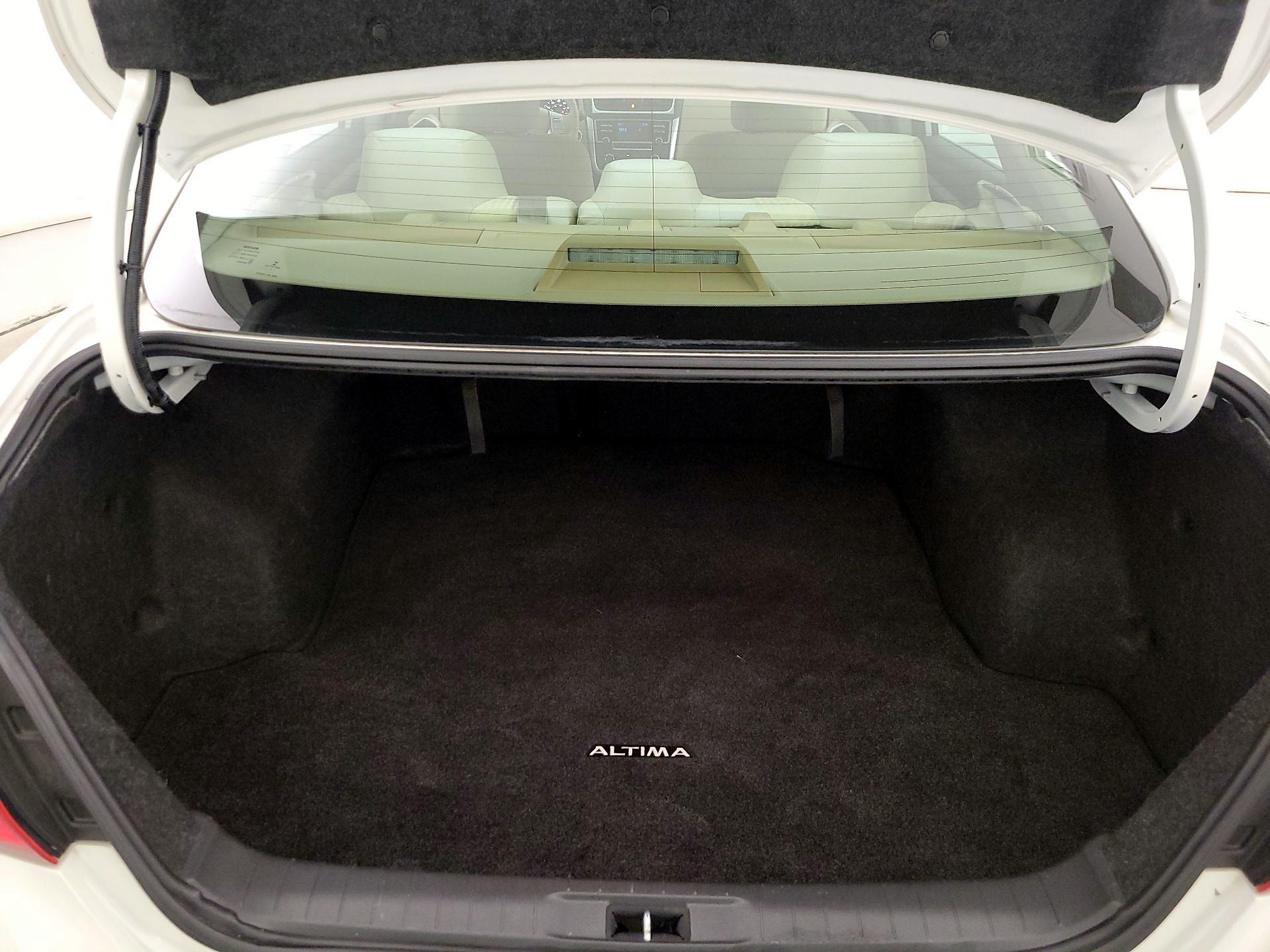 Thumbnail: 2017 Nissan Altima - 20