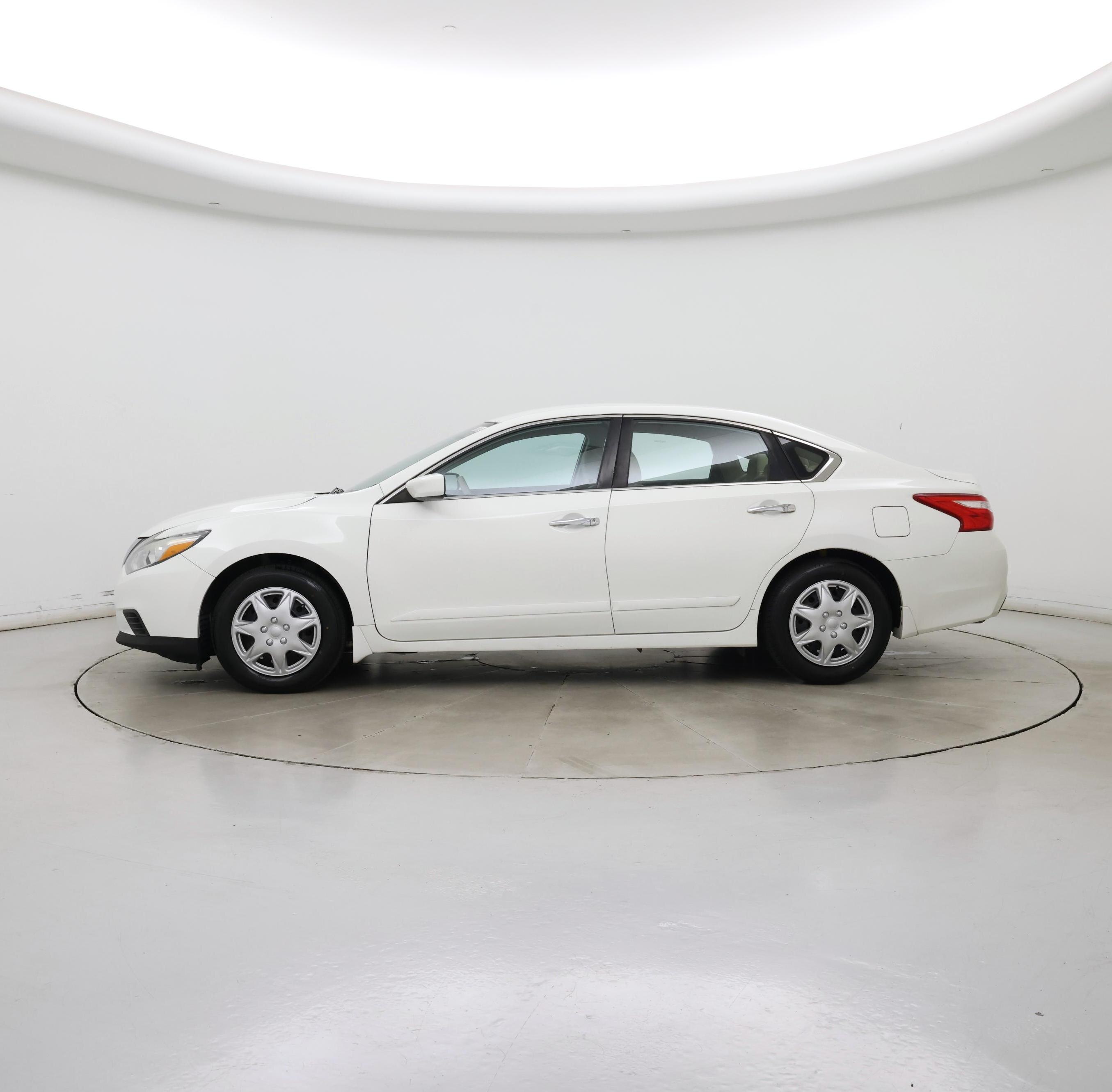 Thumbnail: 2017 Nissan Altima - 3