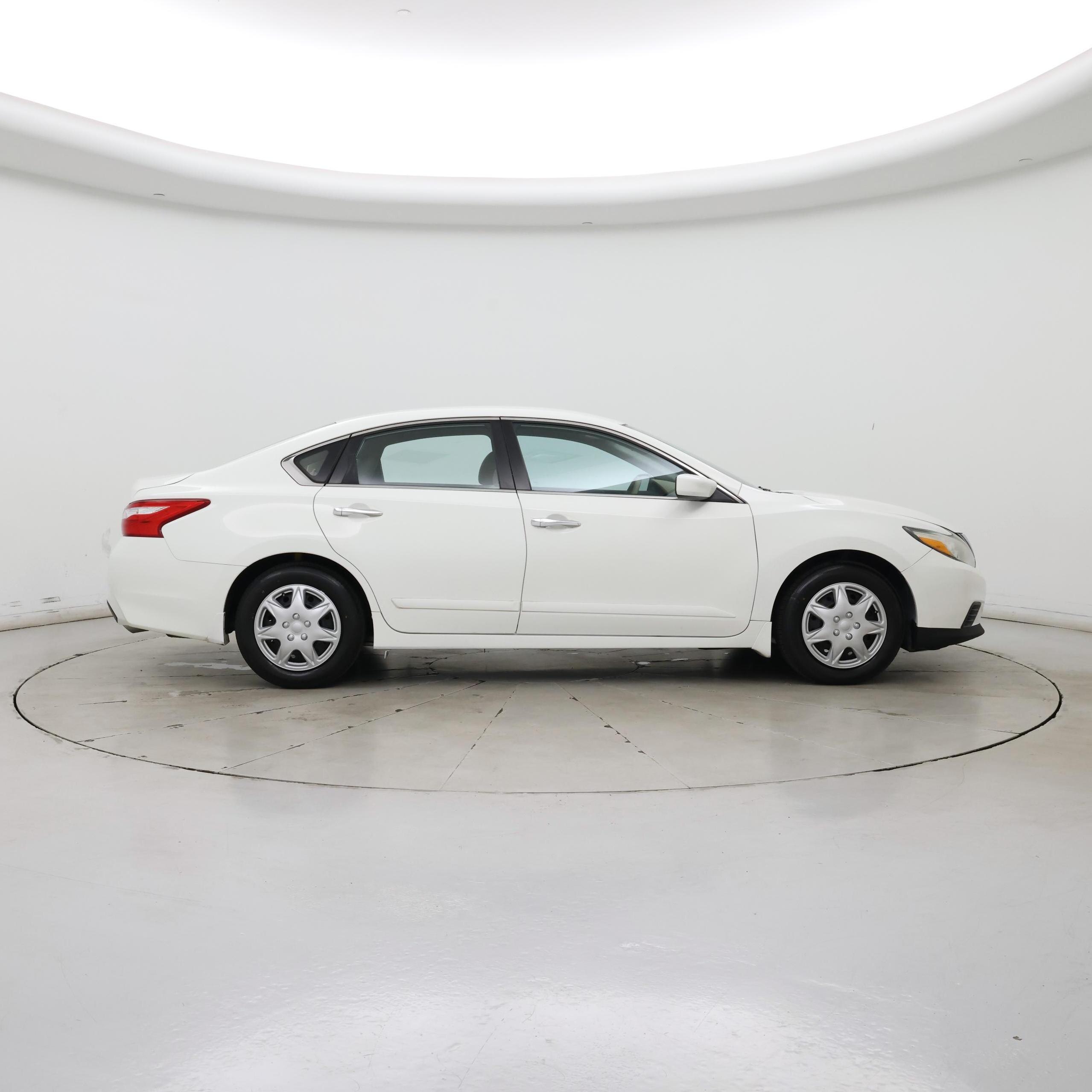 Thumbnail: 2017 Nissan Altima - 7