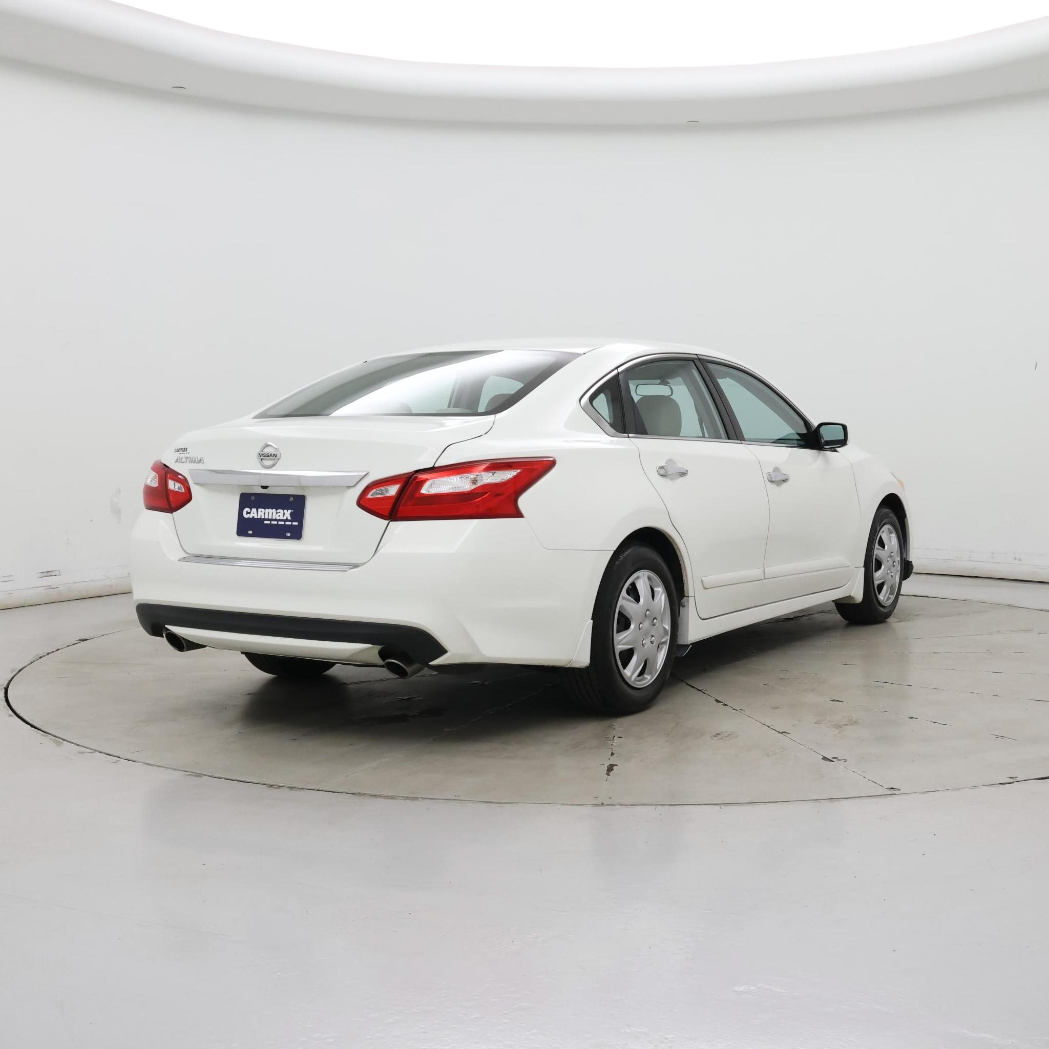 Thumbnail: 2017 Nissan Altima - 8