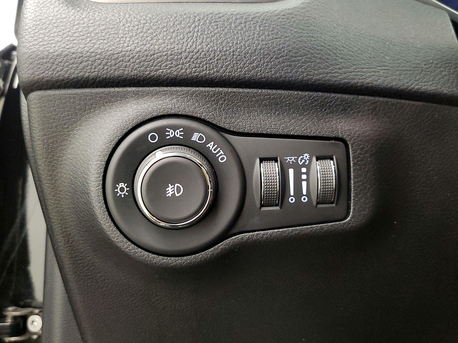 Thumbnail: 2018 Jeep Compass - 13